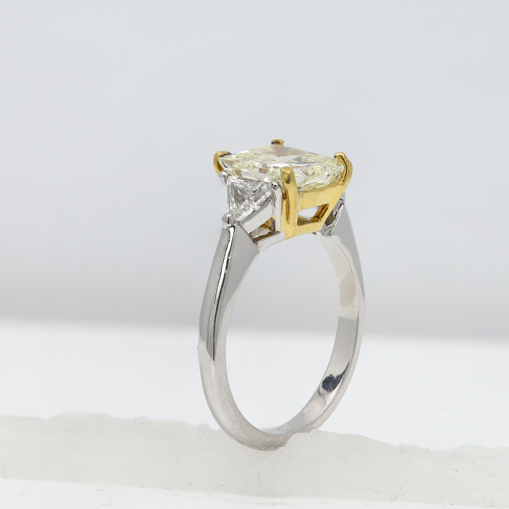 Square-ish 2.68 CT Natural Diamond Large Fancy Light Yellow Platinum & 22 karat For Sale 5