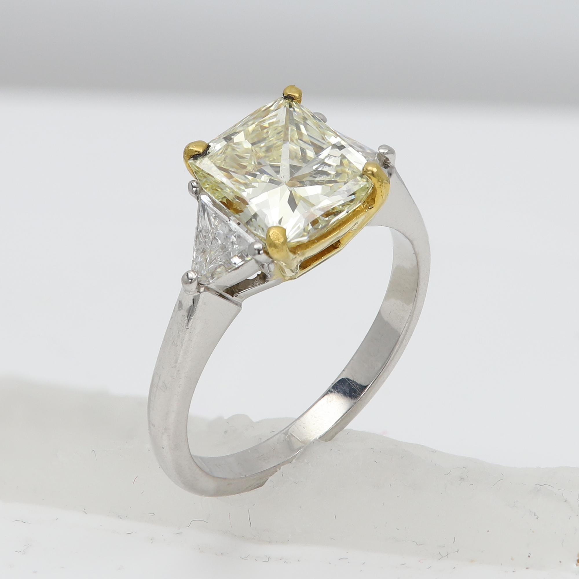 Square-ish 2.68 CT Natural Diamond Large Fancy Light Yellow Platinum & 22 karat For Sale 7