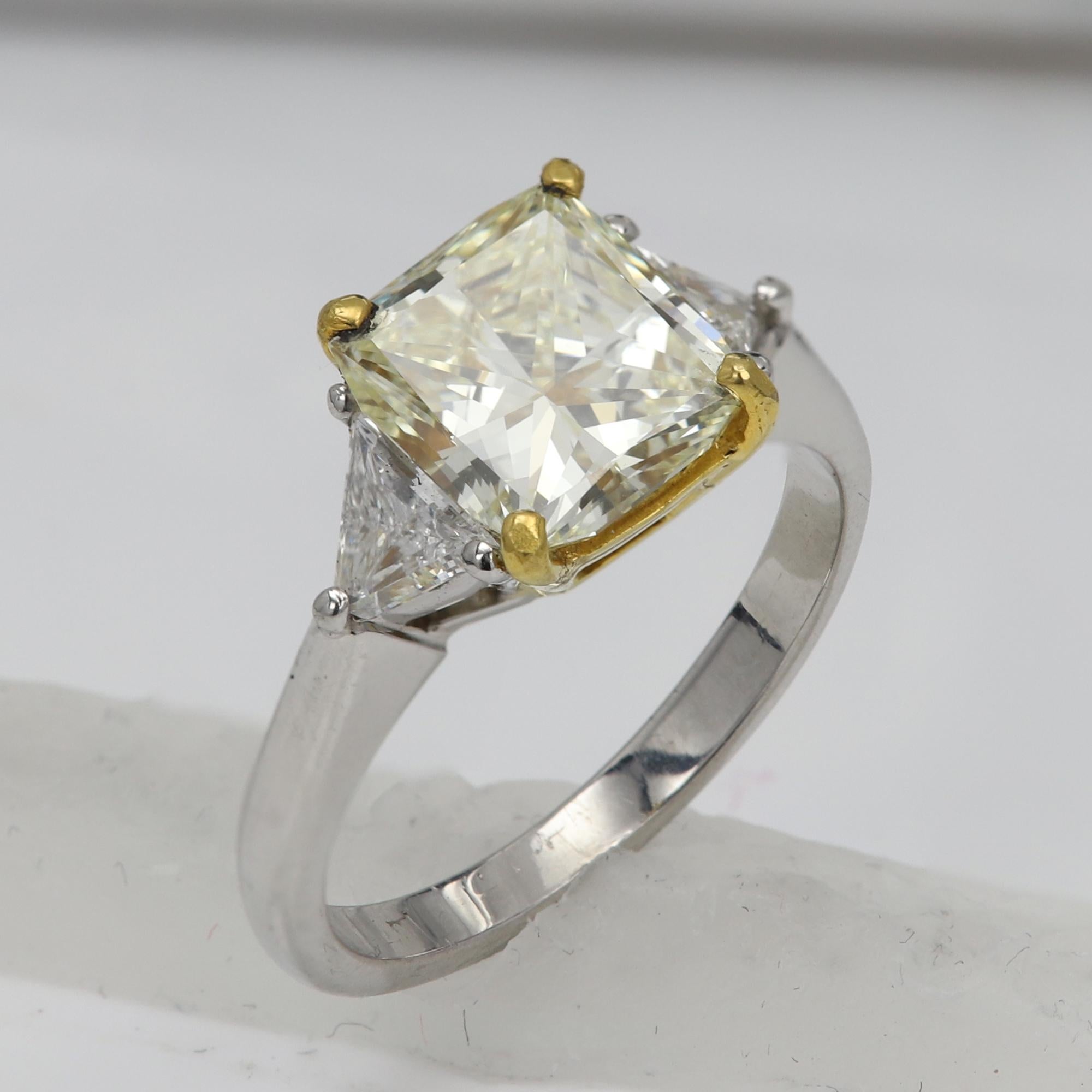 Square-ish 2.68 CT Natural Diamond Large Fancy Light Yellow Platinum & 22 karat For Sale 8