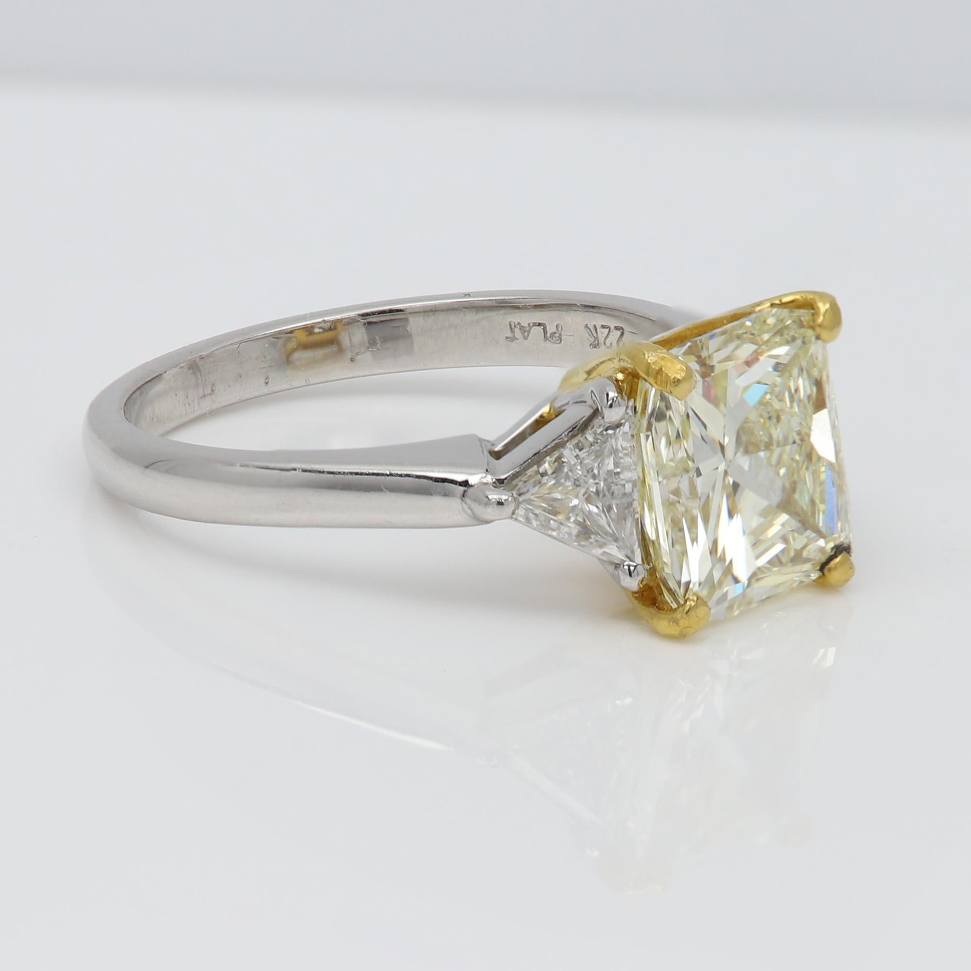 Square-ish 2.68 CT Natural Diamond Large Fancy Light Yellow Platinum & 22 karat For Sale 1