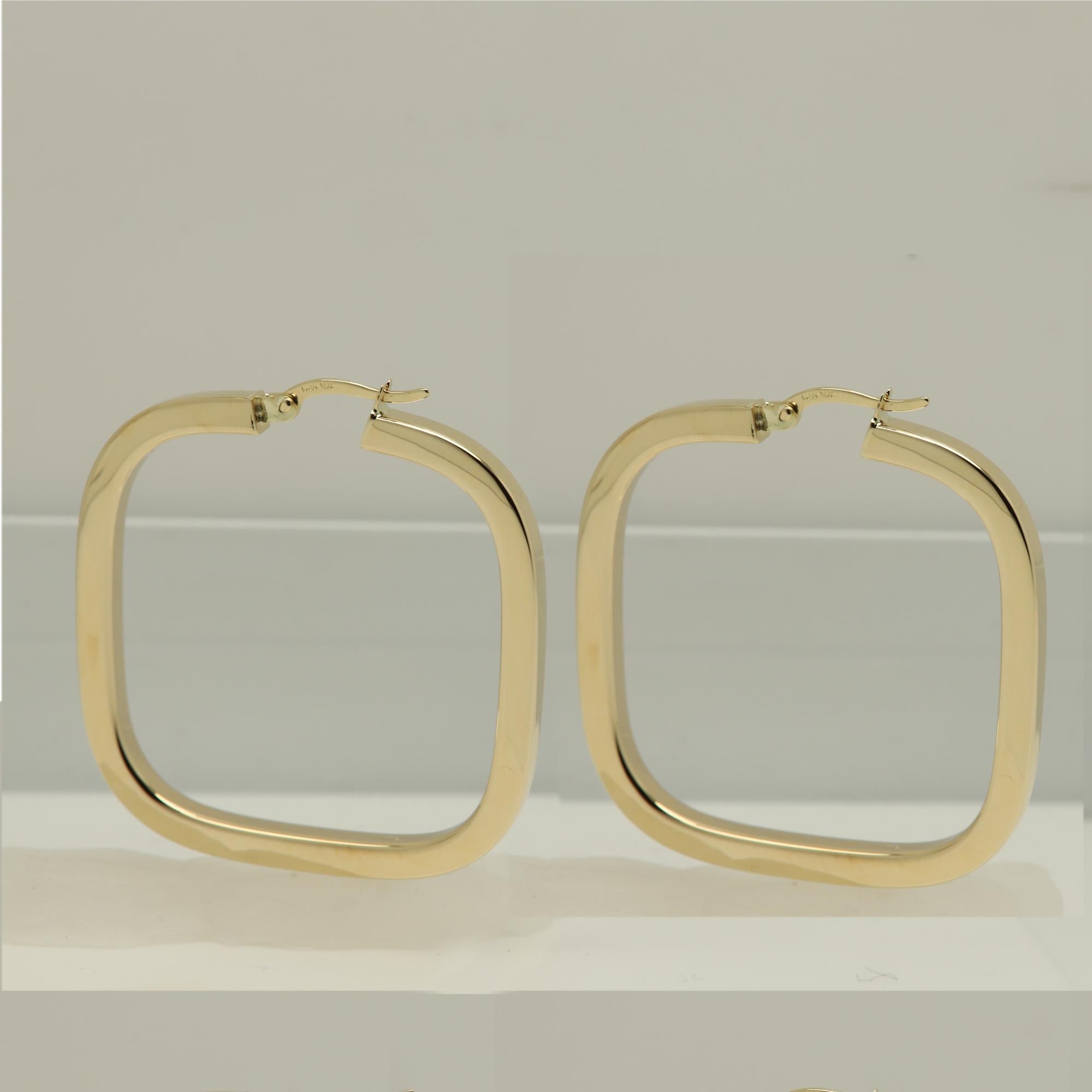 Square Italian Hoops 14 Karat Solid Gold Earrings Gold Hoops Artistic Earrings In New Condition For Sale In Brooklyn, NY