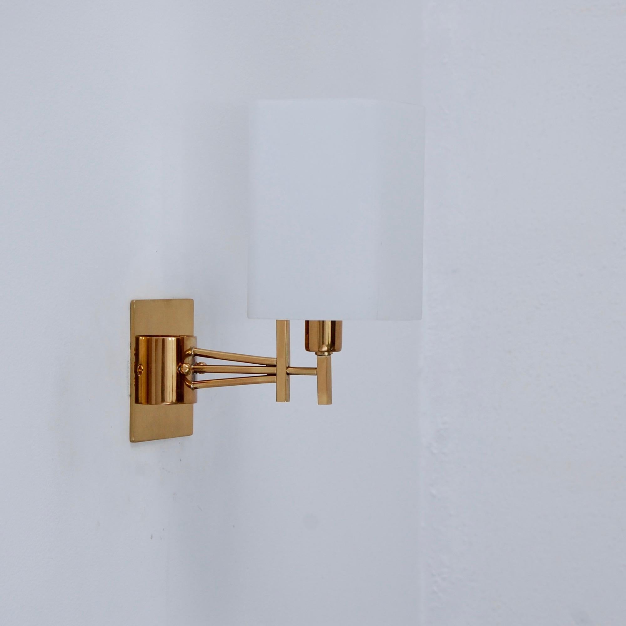 (2) Elegant square glass and brass sconces from 1950s Italy. Single E12 candelabra based socket per sconce. Wired for use in the US. Fully restored. Back plate 4” with 2 ¾” center to center mounting holes. Priced as a pair.
Measurements:
Height: