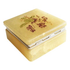 Caja de baratijas italiana cuadrada de alabastro amarillo floral, Italia