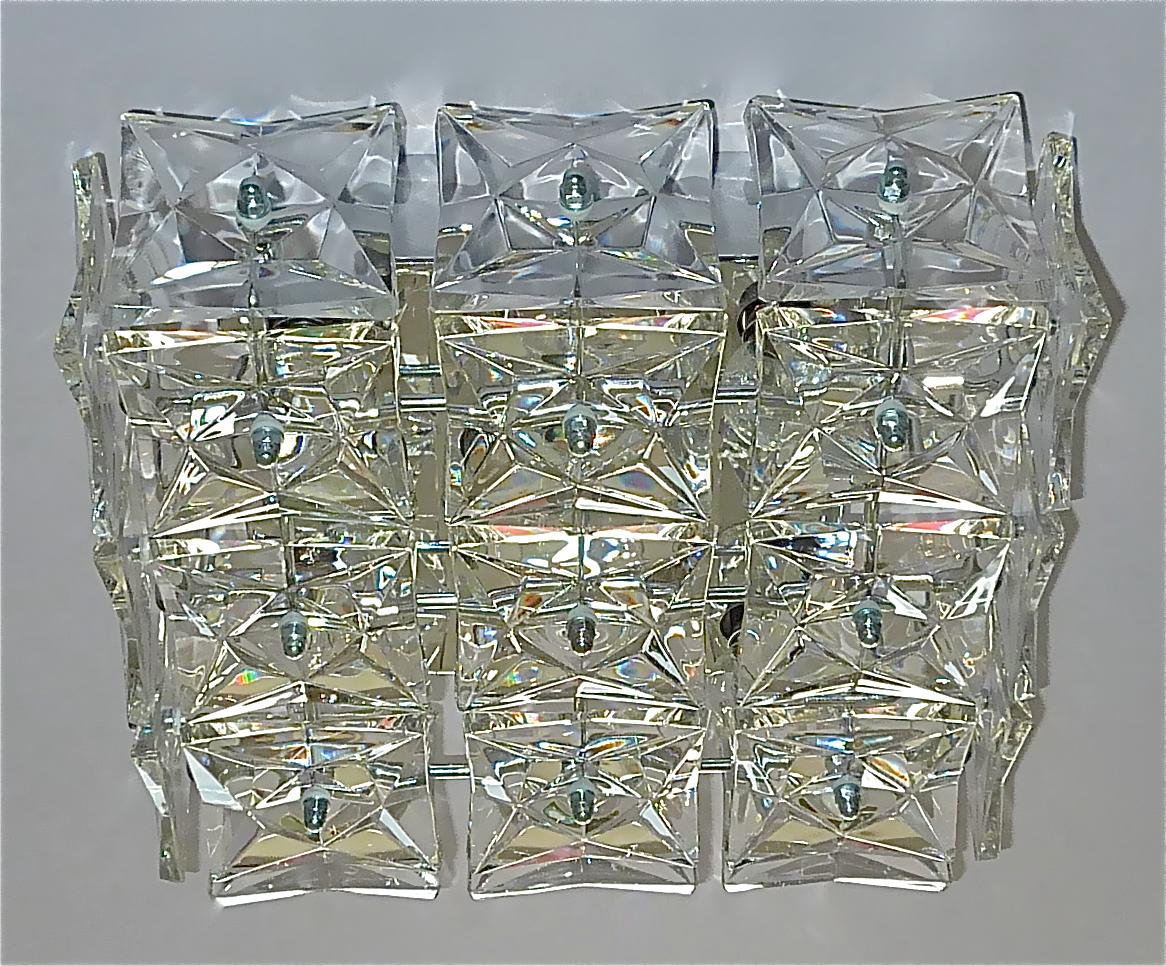 Modernist Space Age square Kinkeldey flush mount, Germany, circa 1960-1970. It has 21 sparkling square faceted crystal glass panels, each 10 x 10 cm / 3.94 x 3.94 inches tall and wide mounted on a chrome steel metal fixture. The ceiling lamp which