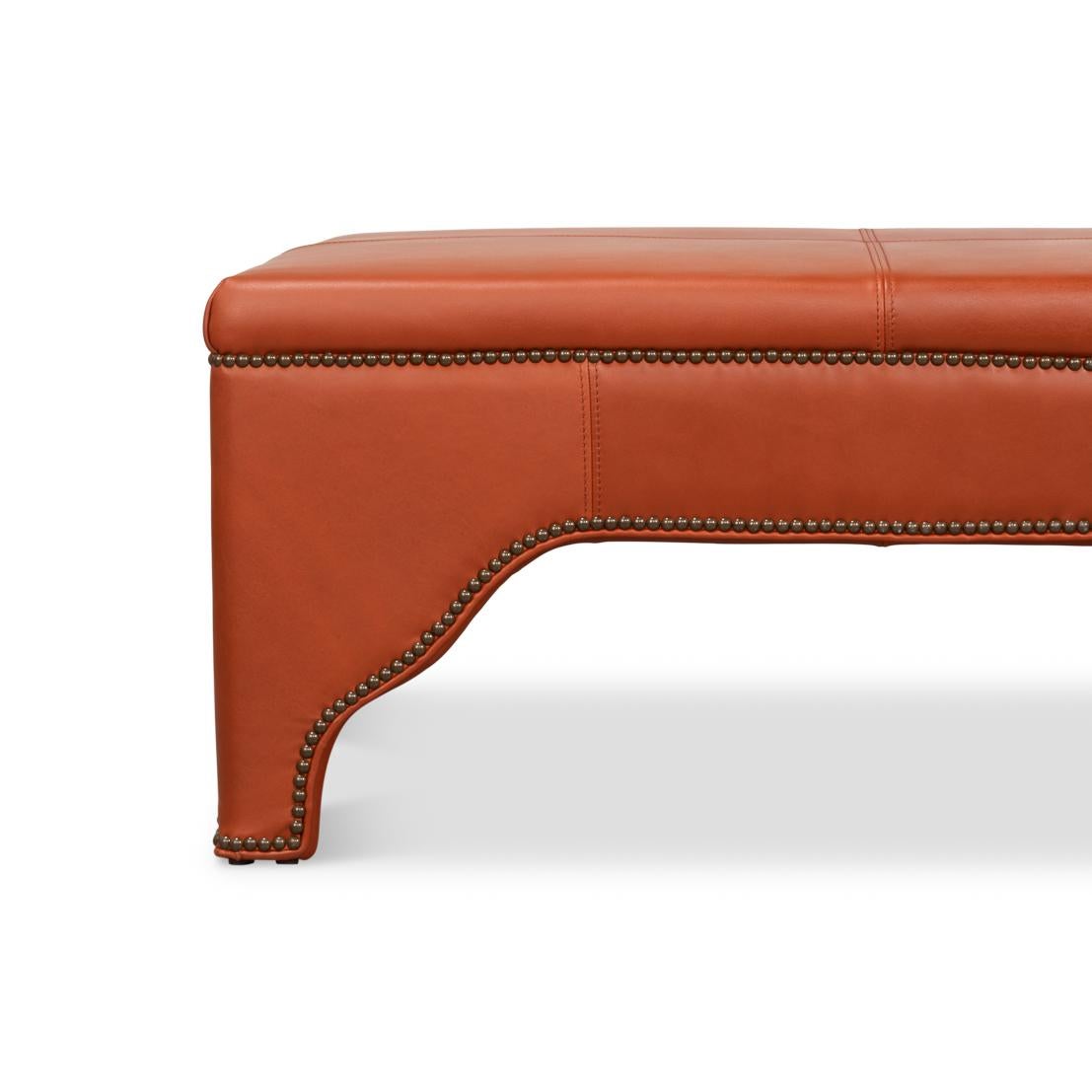 Pouf en cuir carré Neuf - En vente à Westwood, NJ
