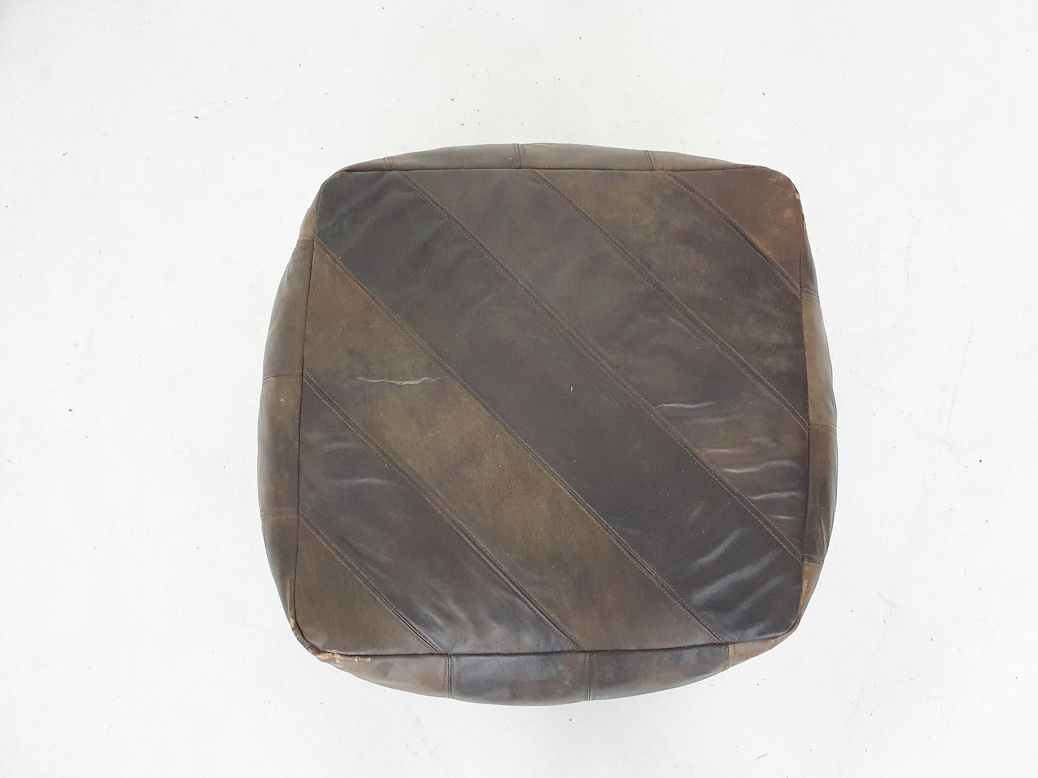 Mid-Century moderno Pouf o ottomana quadrata in pelle patchwork, anni '60