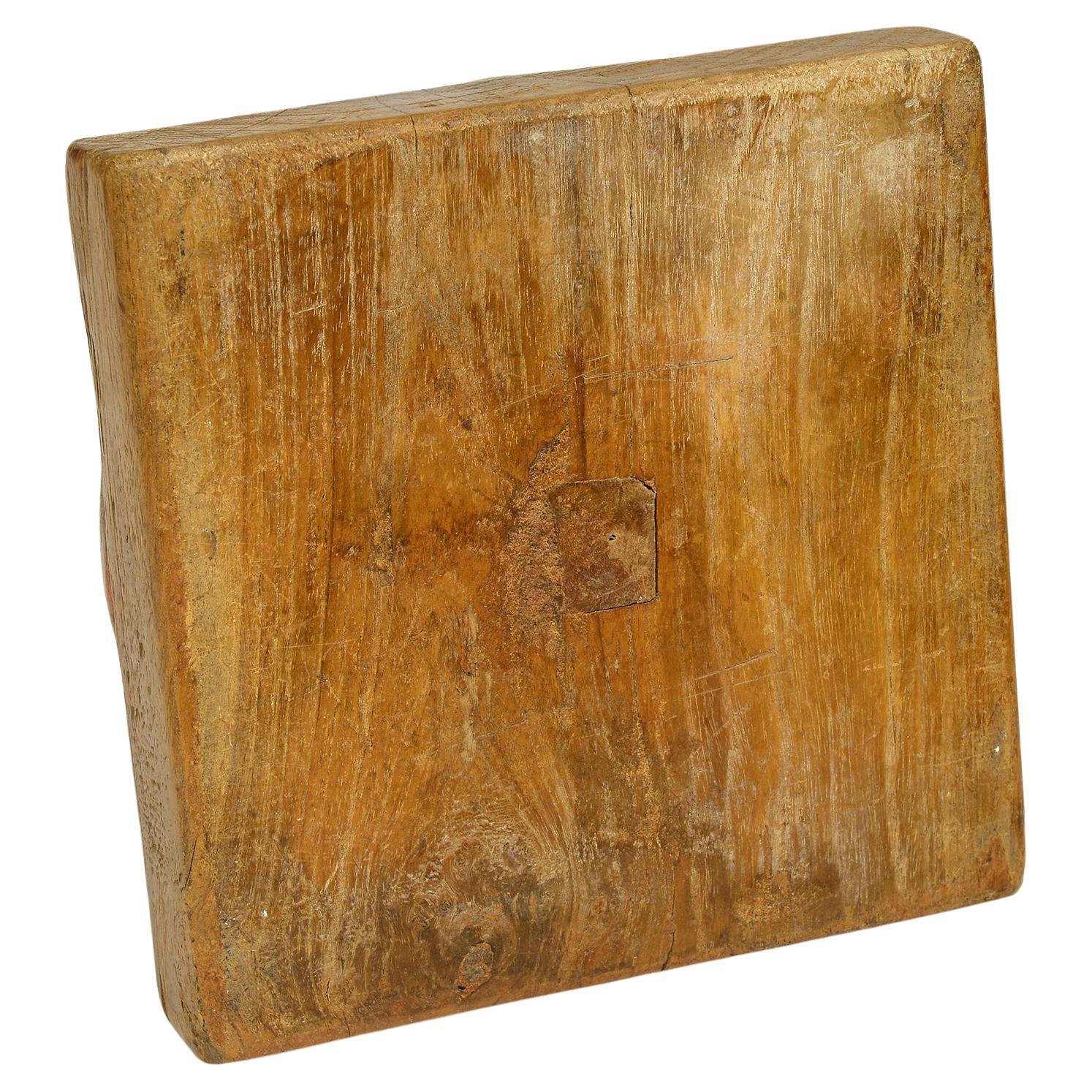 Square Little Wooden Ancient Capital In Excellent Condition For Sale In Alessandria, Piemonte
