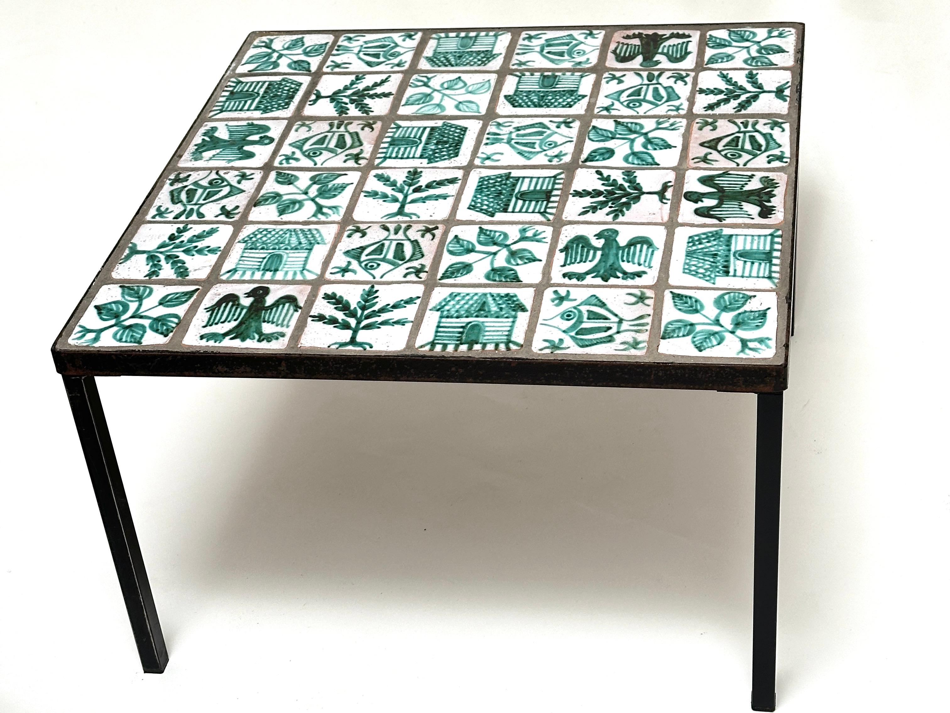 Quadratischer niedriger Tisch, Robert Picault, Vallauris, um 1950 (Glasiert) im Angebot