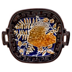 Comportino quadrato in maiolica con manico a forma di foglia, Choisy-le-Roi, 1890 ca.