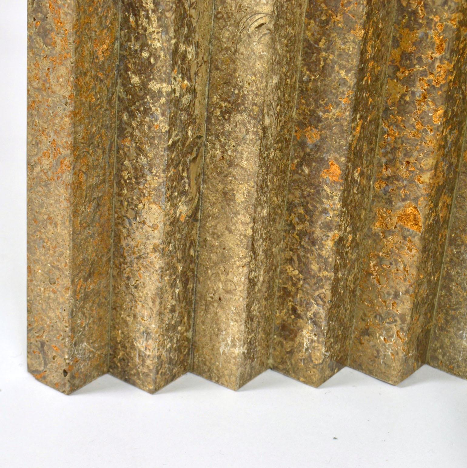 Quadratischer Couchtisch mit Marmorsockel und Glasplatte, Carlo Scarpa zugeschrieben im Angebot 1