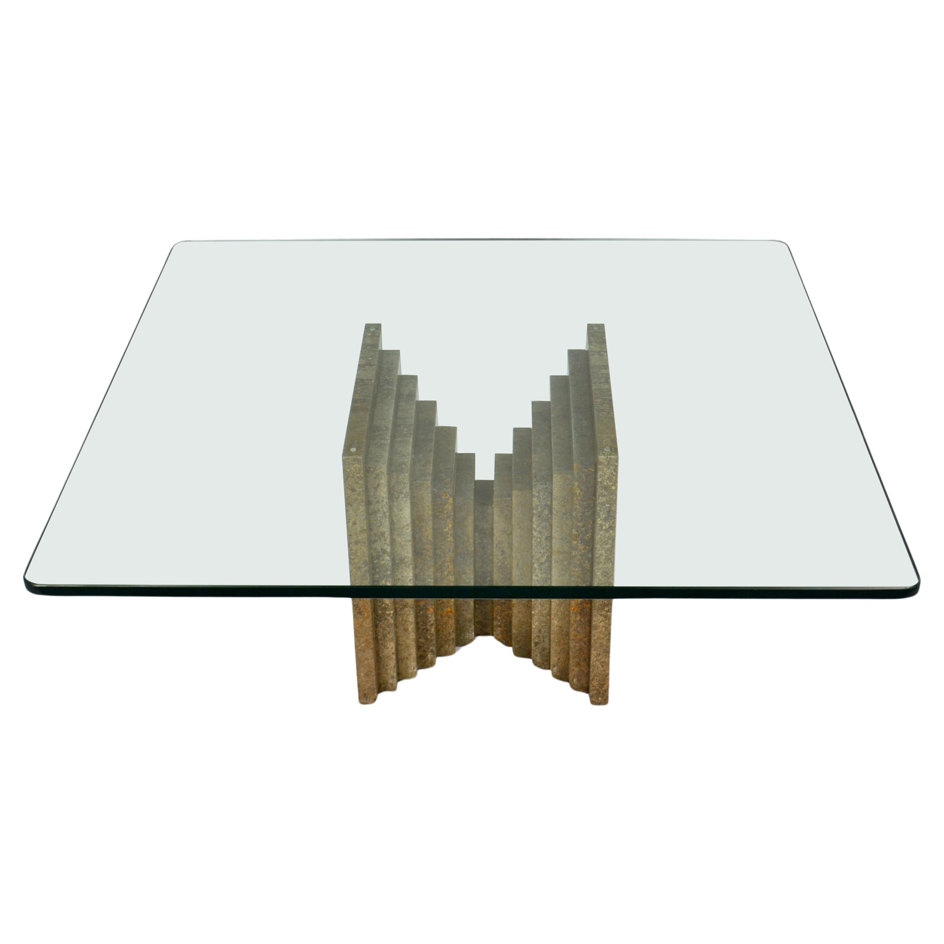 Table basse carrée à base de marbre et plateau en verre attribuée à Carlo Scarpa en vente