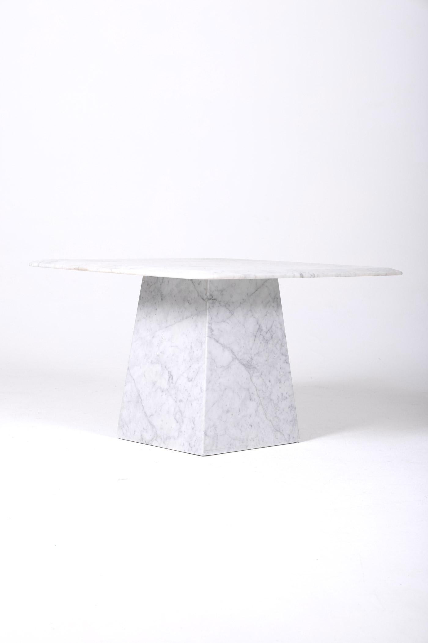 Square marble coffee table In Excellent Condition In PARIS, FR