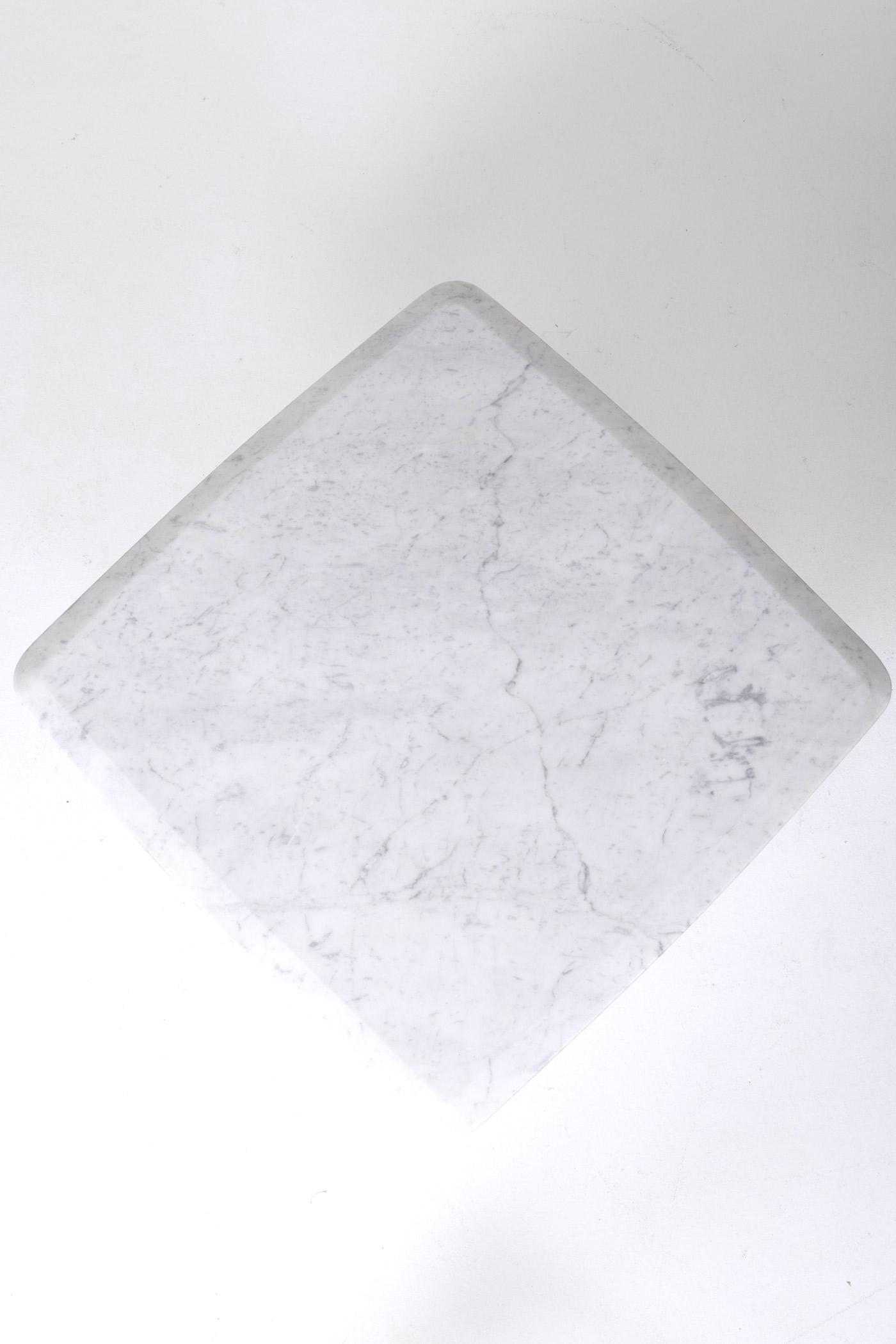 Square marble coffee table 1
