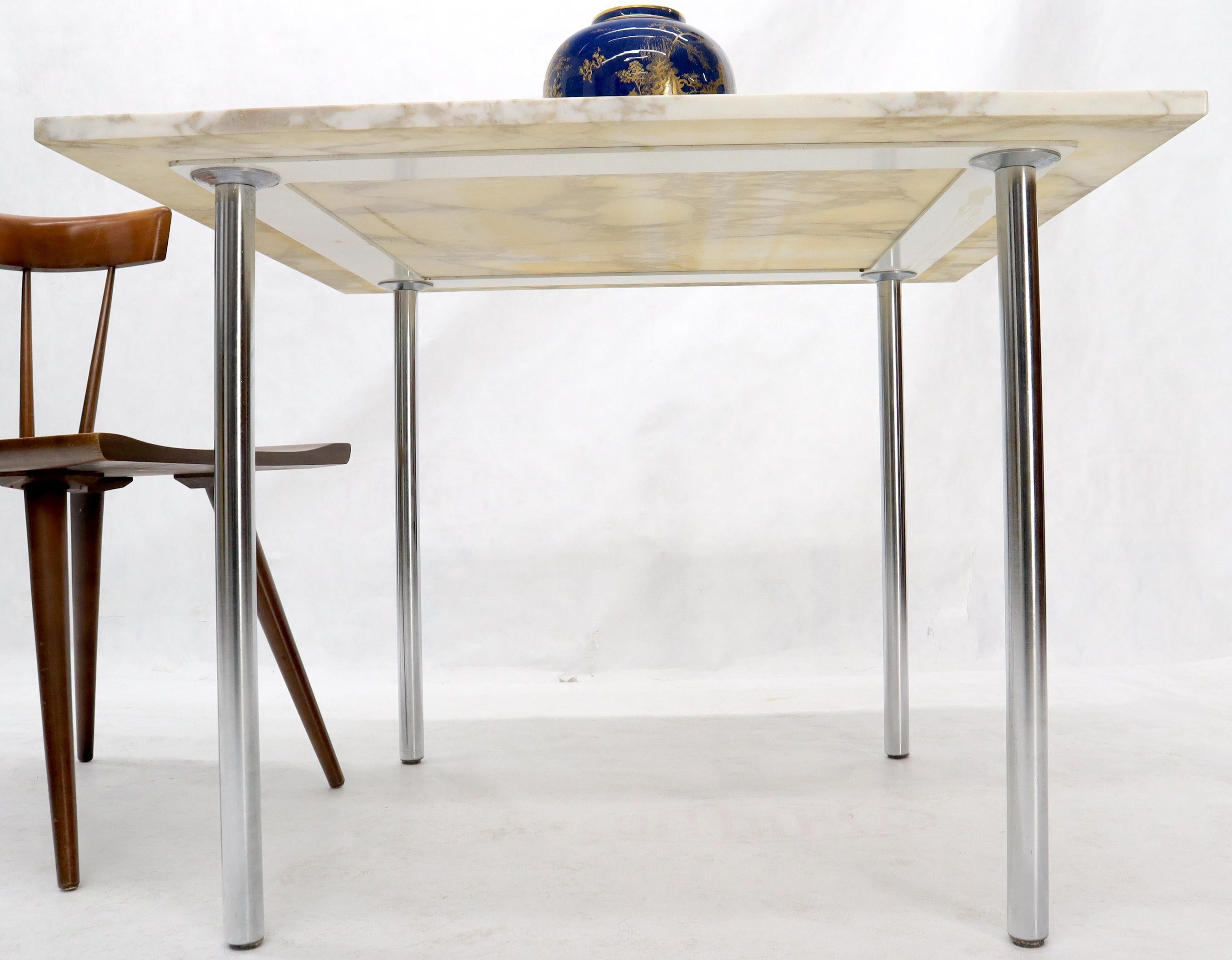 Quadratischer Esstisch mit Marmorplatte und verchromten Beinen, Spiel im Angebot 3