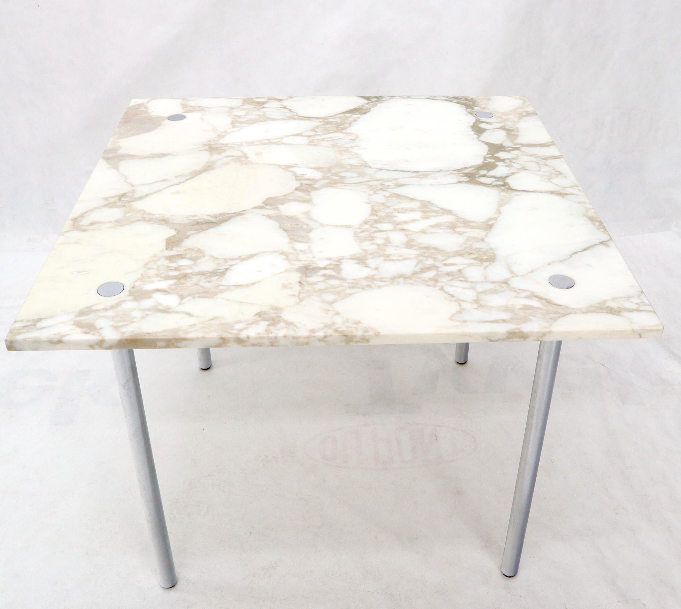Quadratischer Esstisch mit Marmorplatte und verchromten Beinen, Spiel im Zustand „Gut“ im Angebot in Rockaway, NJ