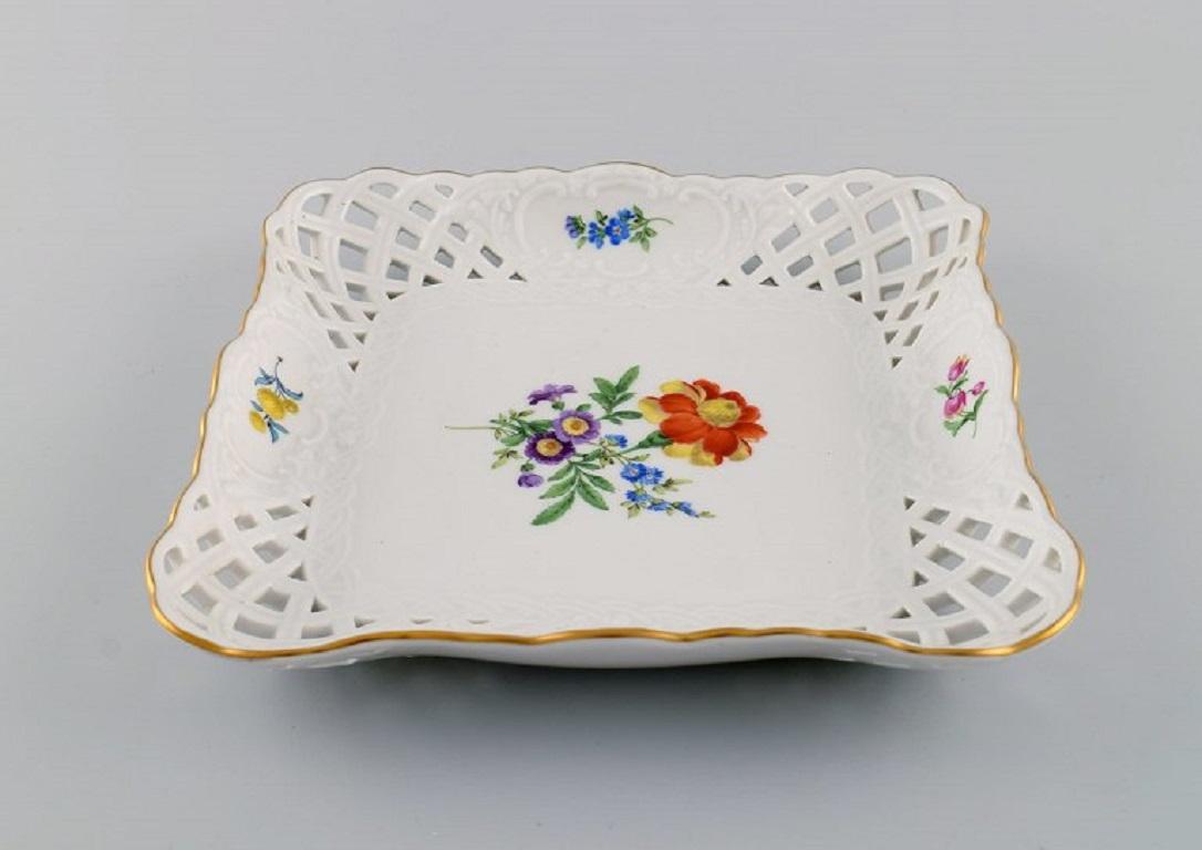Hand-Painted Square Meissen dish / bowl in openwork porcelain with hand-painted flowers. For Sale