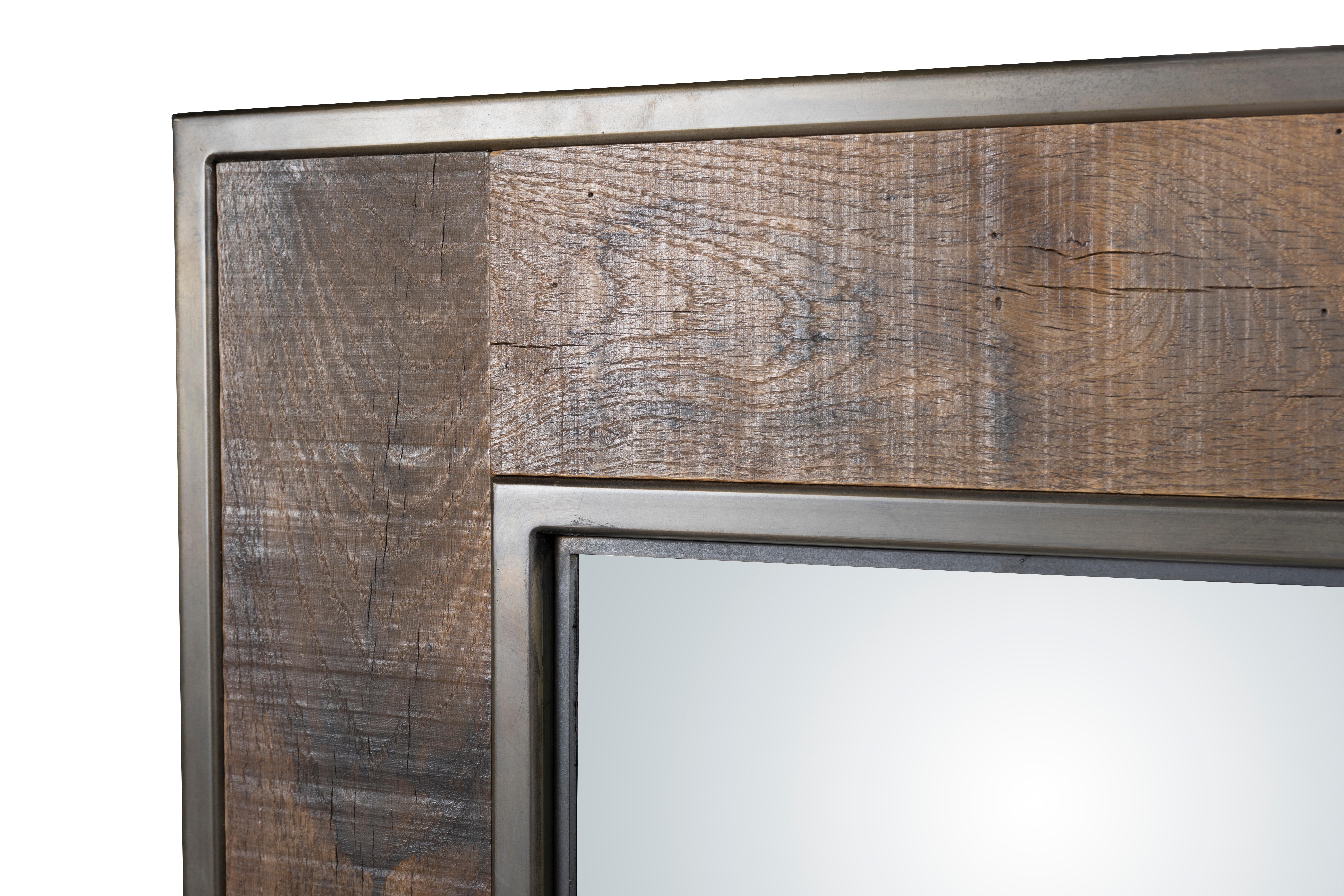 Quadratischer Spiegel mit Metallrahmen und Holzplattenintarsien im Zustand „Gut“ im Angebot in Dallas, TX