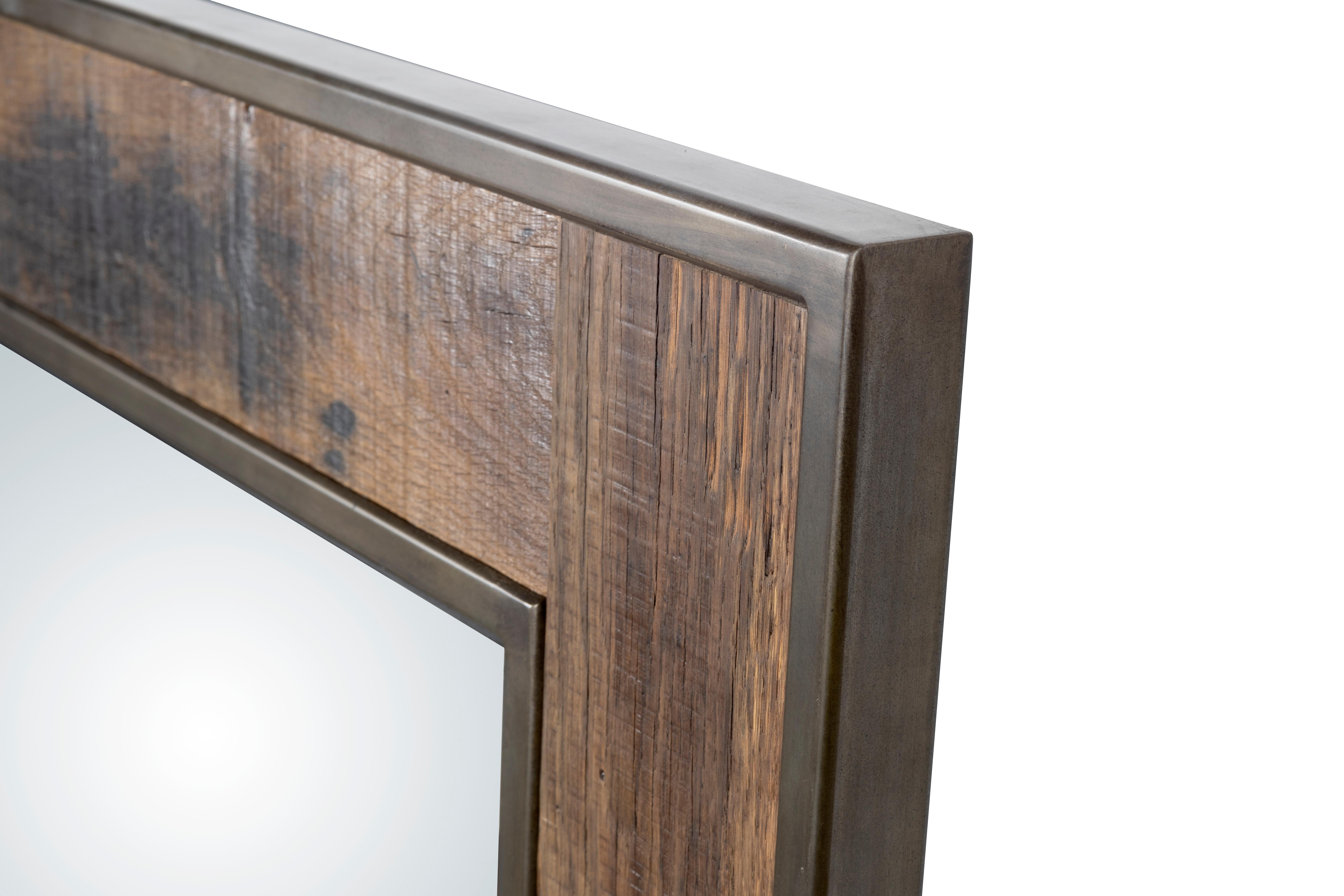 Quadratischer Spiegel mit Metallrahmen und Holzplattenintarsien im Angebot 2