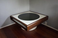 Quadratischer Couchtisch oder Sofatisch aus der Mitte des Jahrhunderts mit Intarsien aus rundem Rauchglas