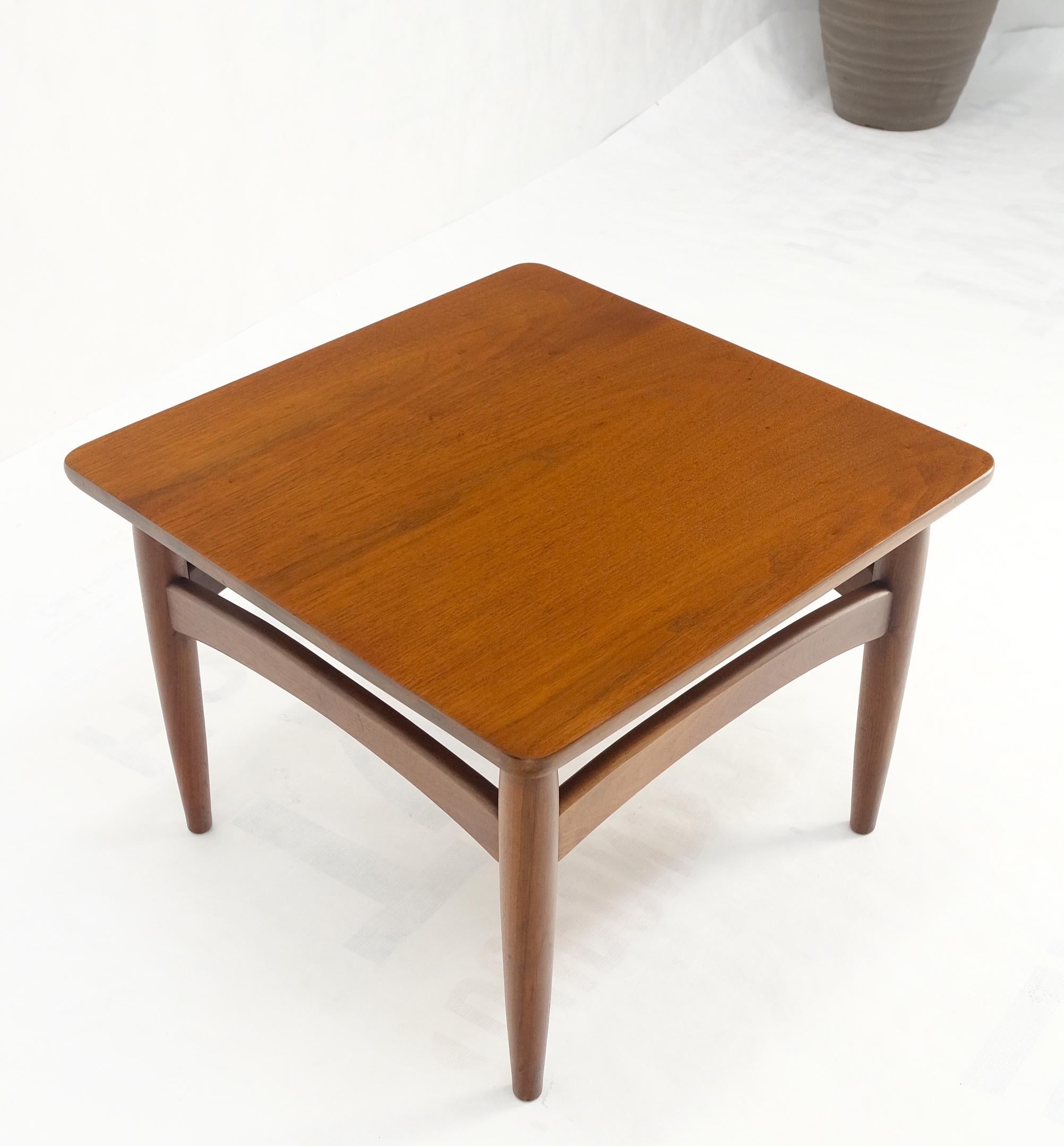 Table basse carrée d'appoint mi-siècle moderne à pieds en forme de chevalet en noyer, couleur menthe en vente 2