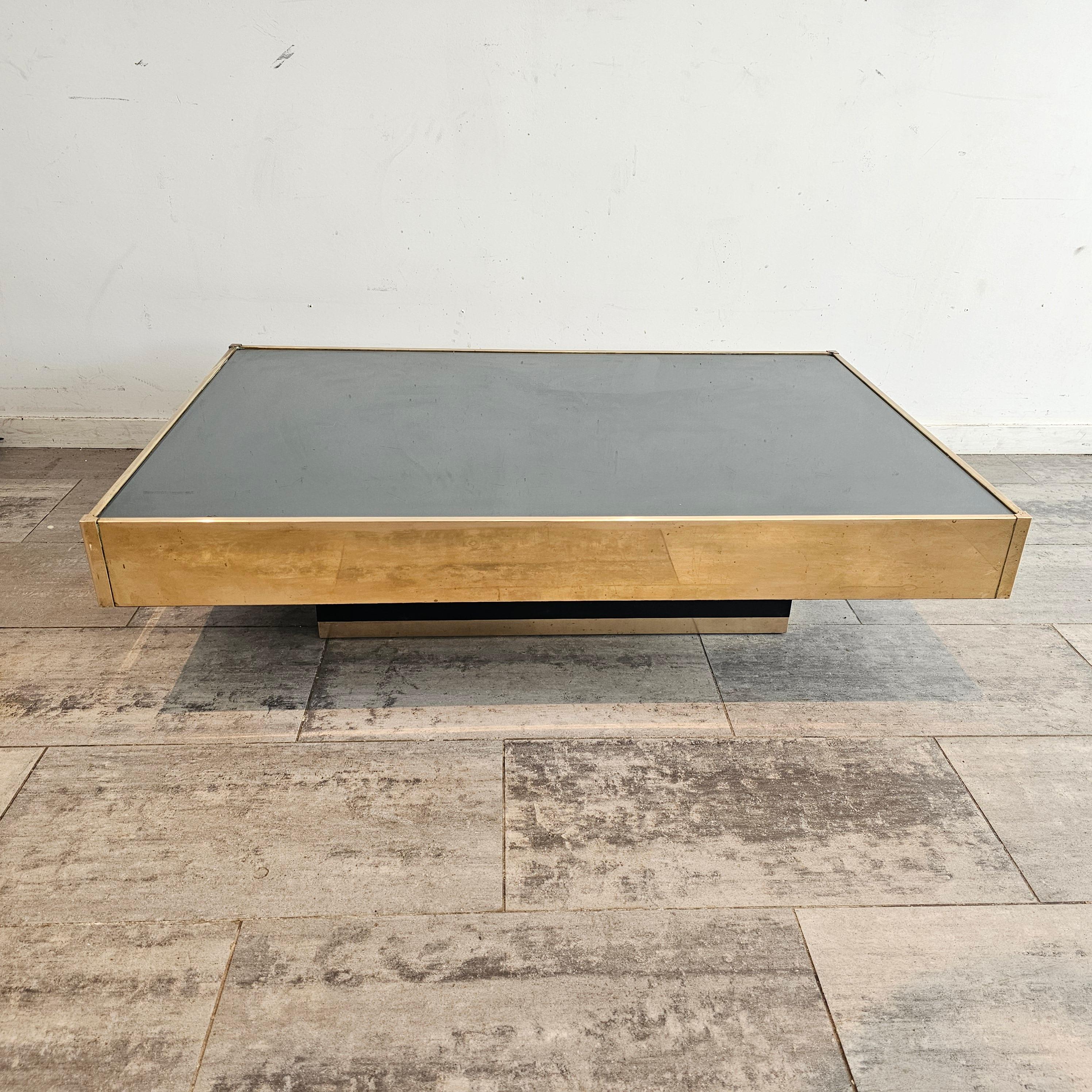 Square Mirorred Coffeetable with Brass Details In Good Condition For Sale In Waasmunster, BE