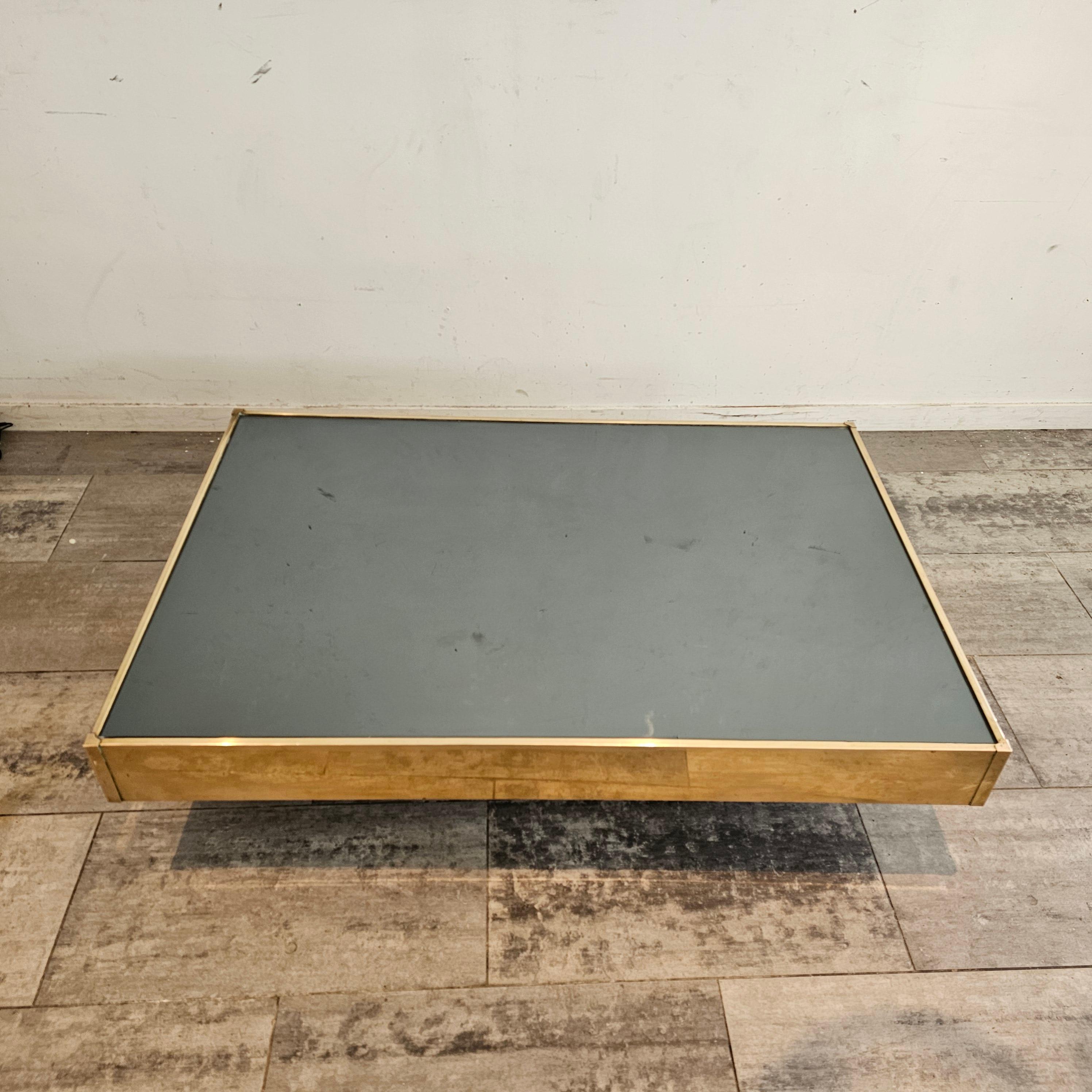Square Mirorred Coffeetable with Brass Details For Sale 1