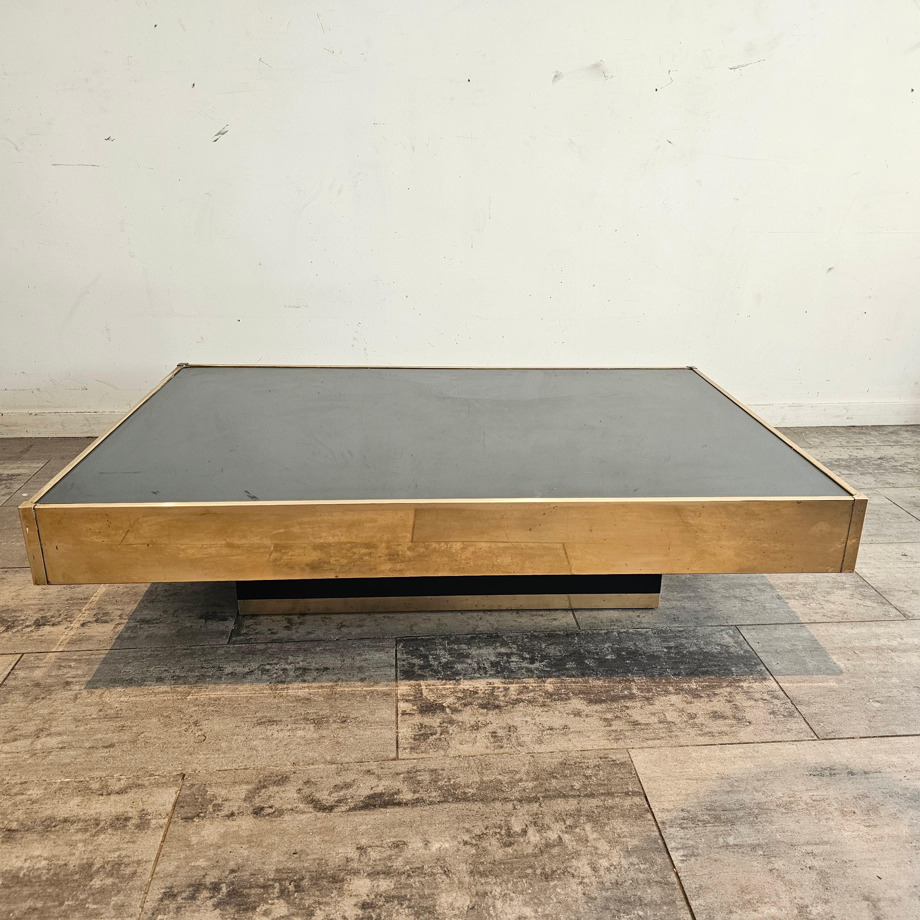 Square Mirorred Coffeetable with Brass Details For Sale 3