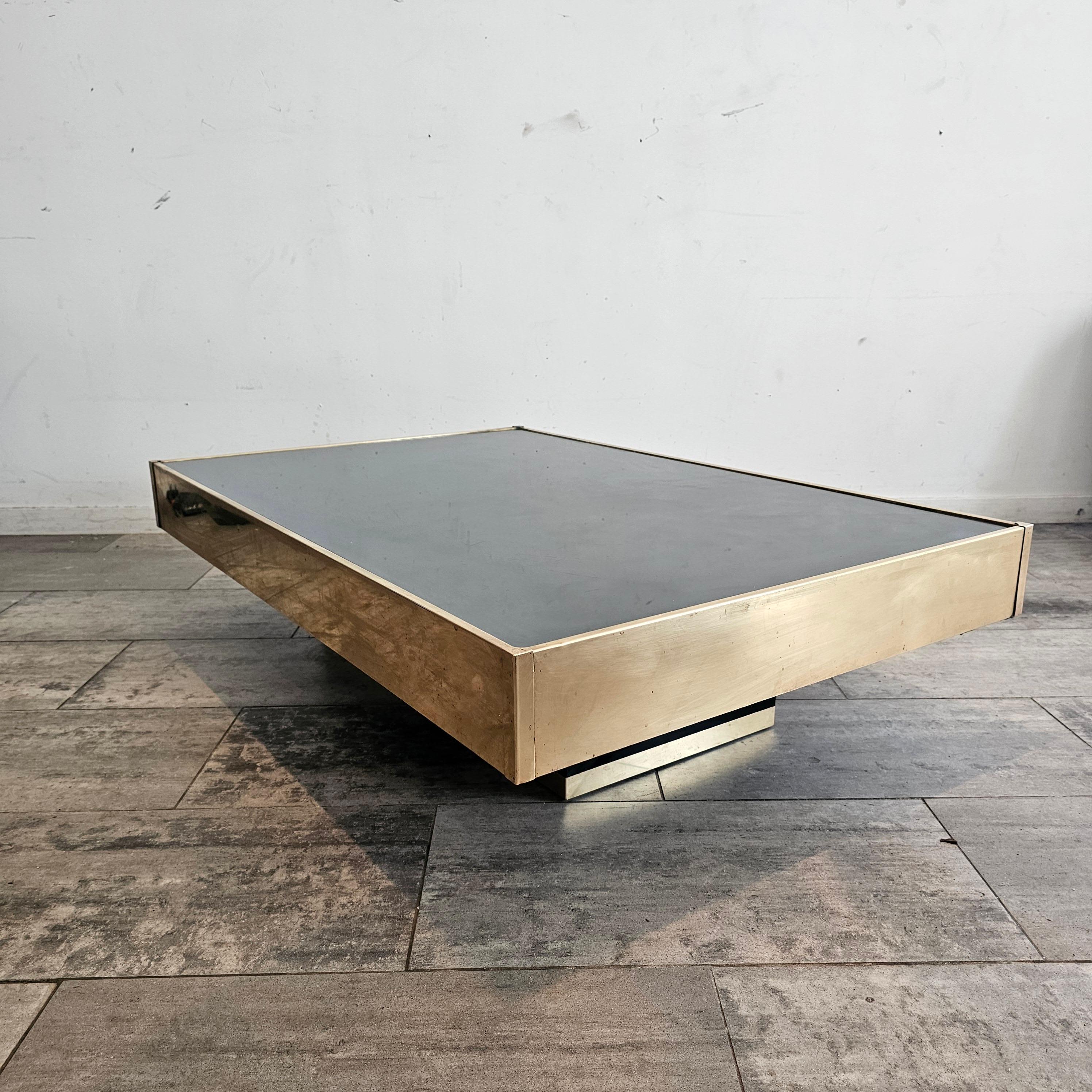 Square Mirorred Coffeetable with Brass Details For Sale 4