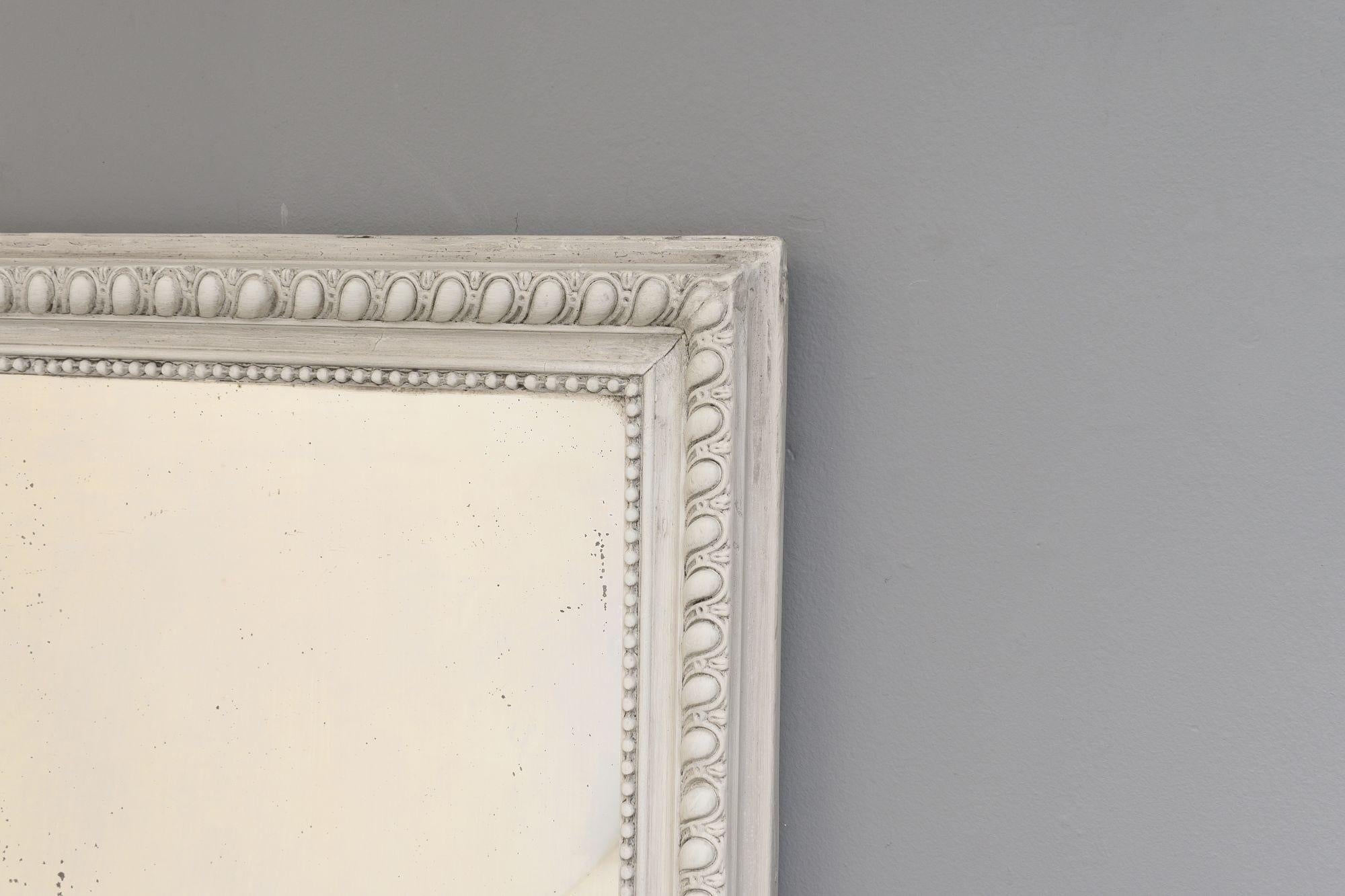 Landscape / portrait mirror in repainted frame with original foxed glass.
Circa 1900.
H 105cm x W 125cm x D 5cm