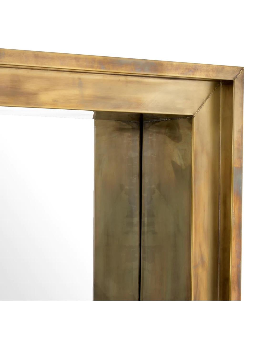XXI secolo e contemporaneo Specchio quadrato, finitura in ottone vintage. in vendita