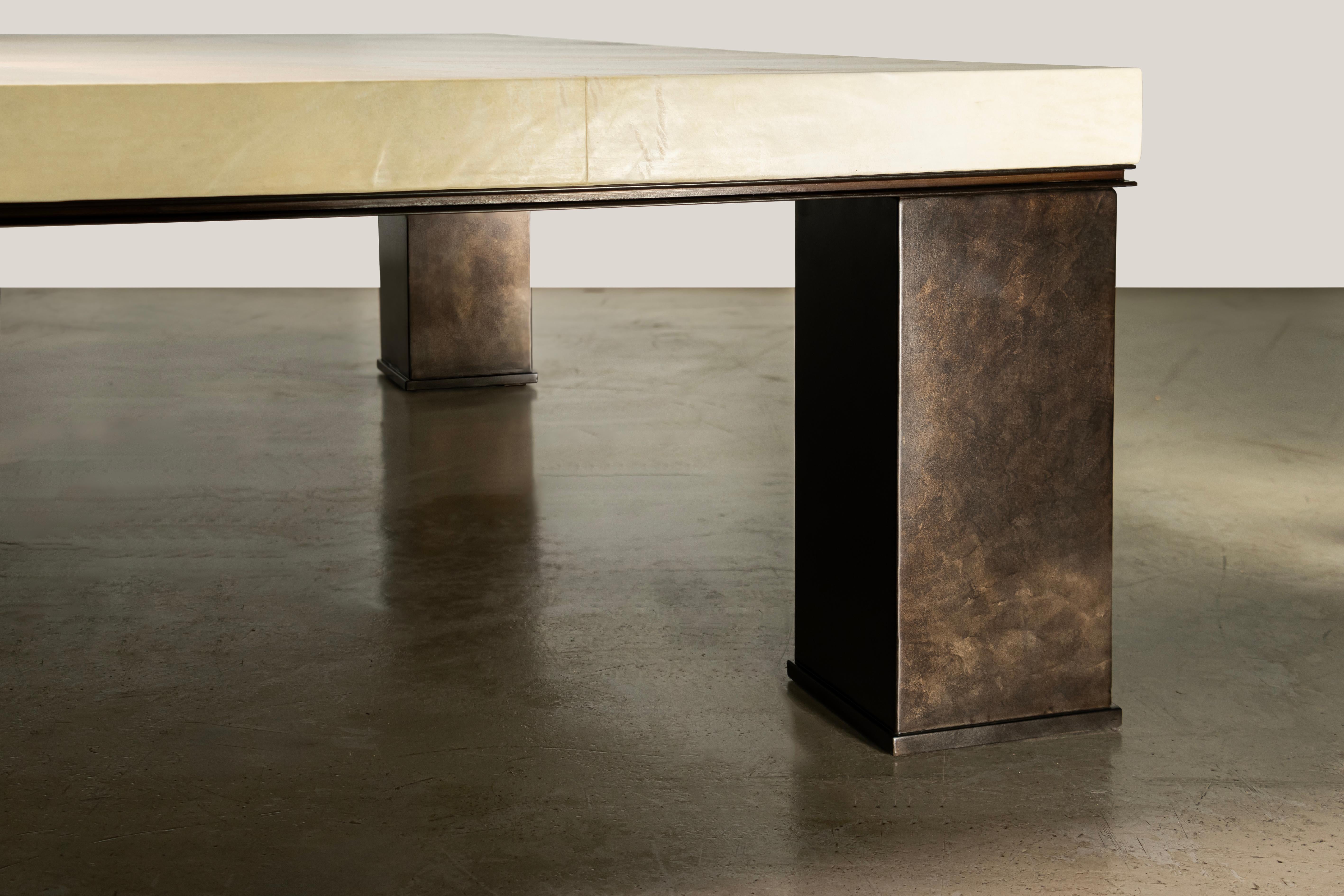 Quadratischer moderner Couchtisch aus Metall und Pergament von Costantini, Michelangelo im Zustand „Neu“ im Angebot in New York, NY