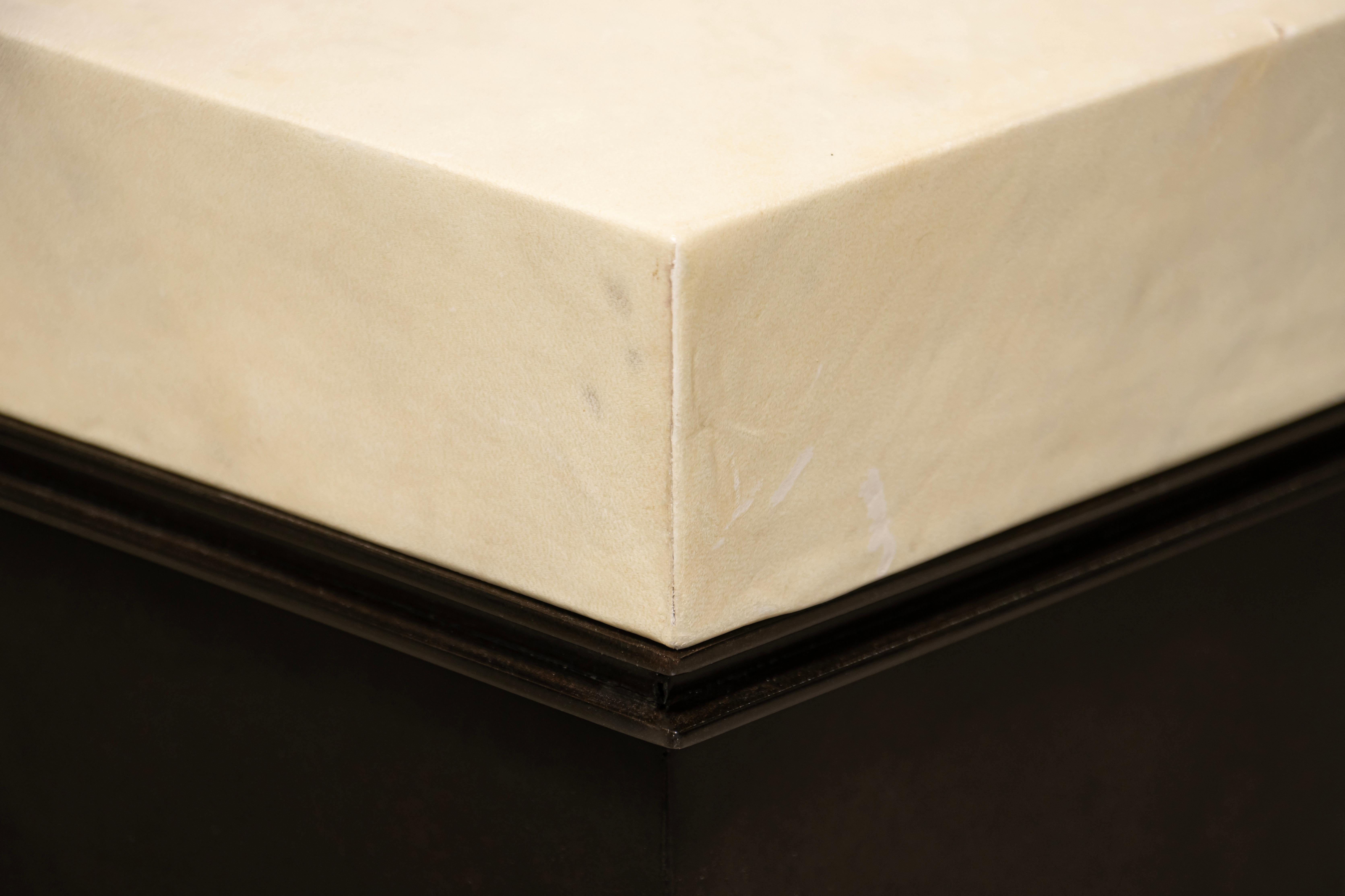 Quadratischer moderner Couchtisch aus Metall und Pergament von Costantini, Michelangelo im Angebot 1