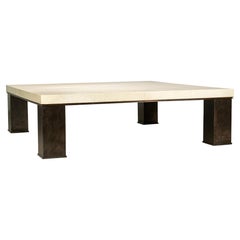 Mesa baja cuadrada moderna de metal y pergamino by Costantini, Michelangelo