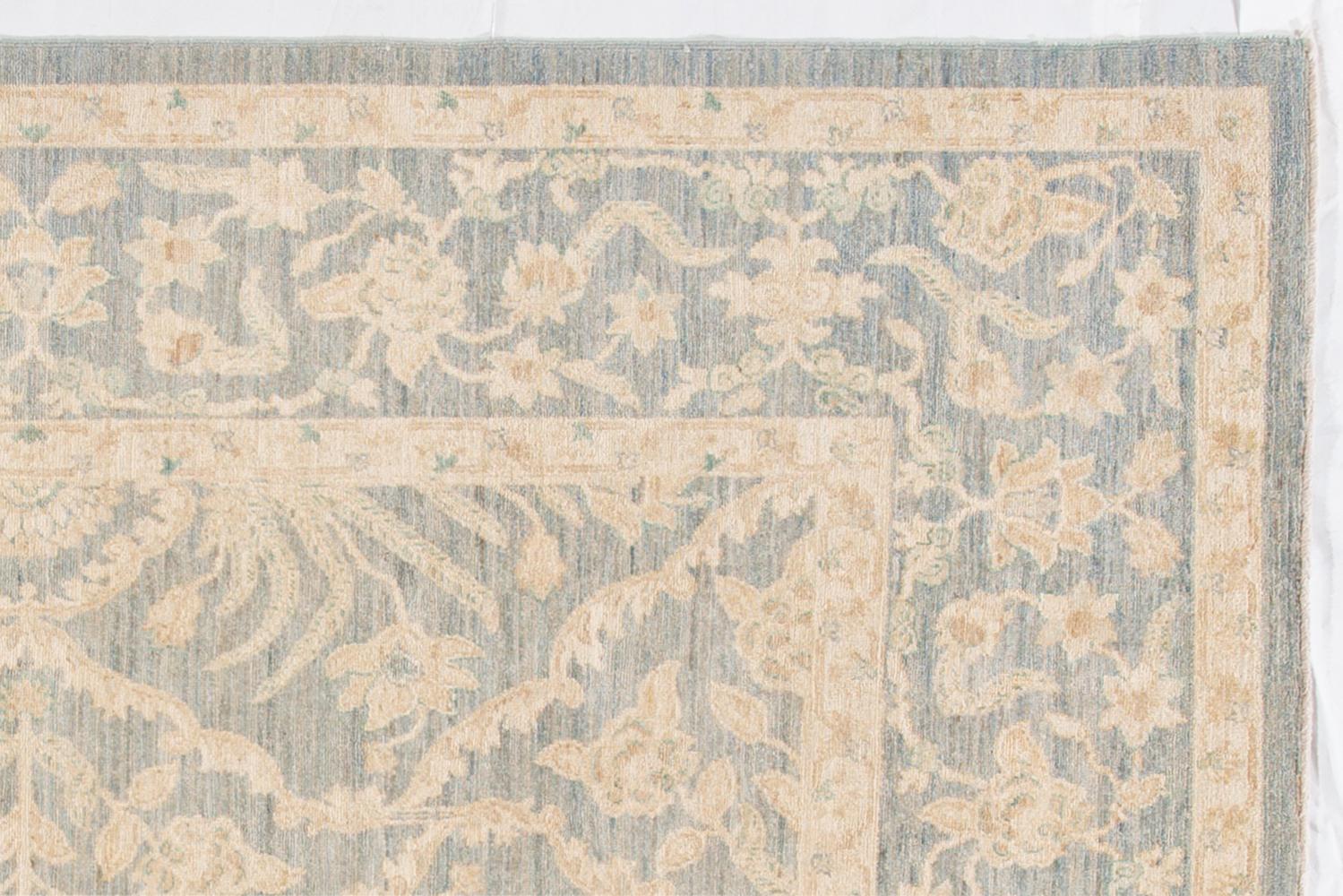 Quadratischer moderner Paki-Peshawar-Teppich (Persisch) im Angebot