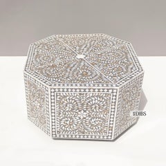 Tavolino quadrato con intarsi in madreperla e base in Wood Wood di House of Jaipur