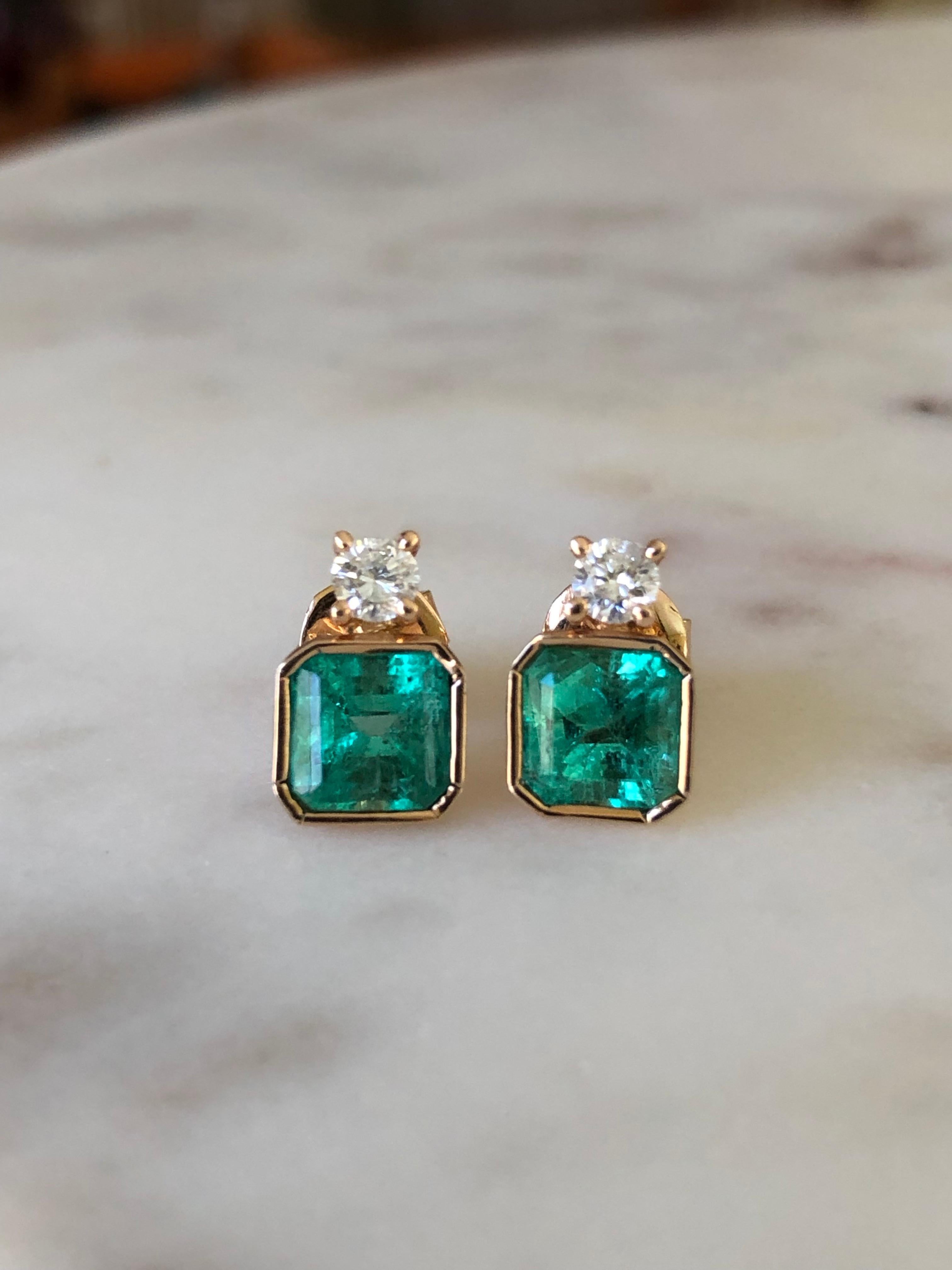 Contemporary Square Natural Colombian Emerald and Diamond Stud Earrings Gold For Sale