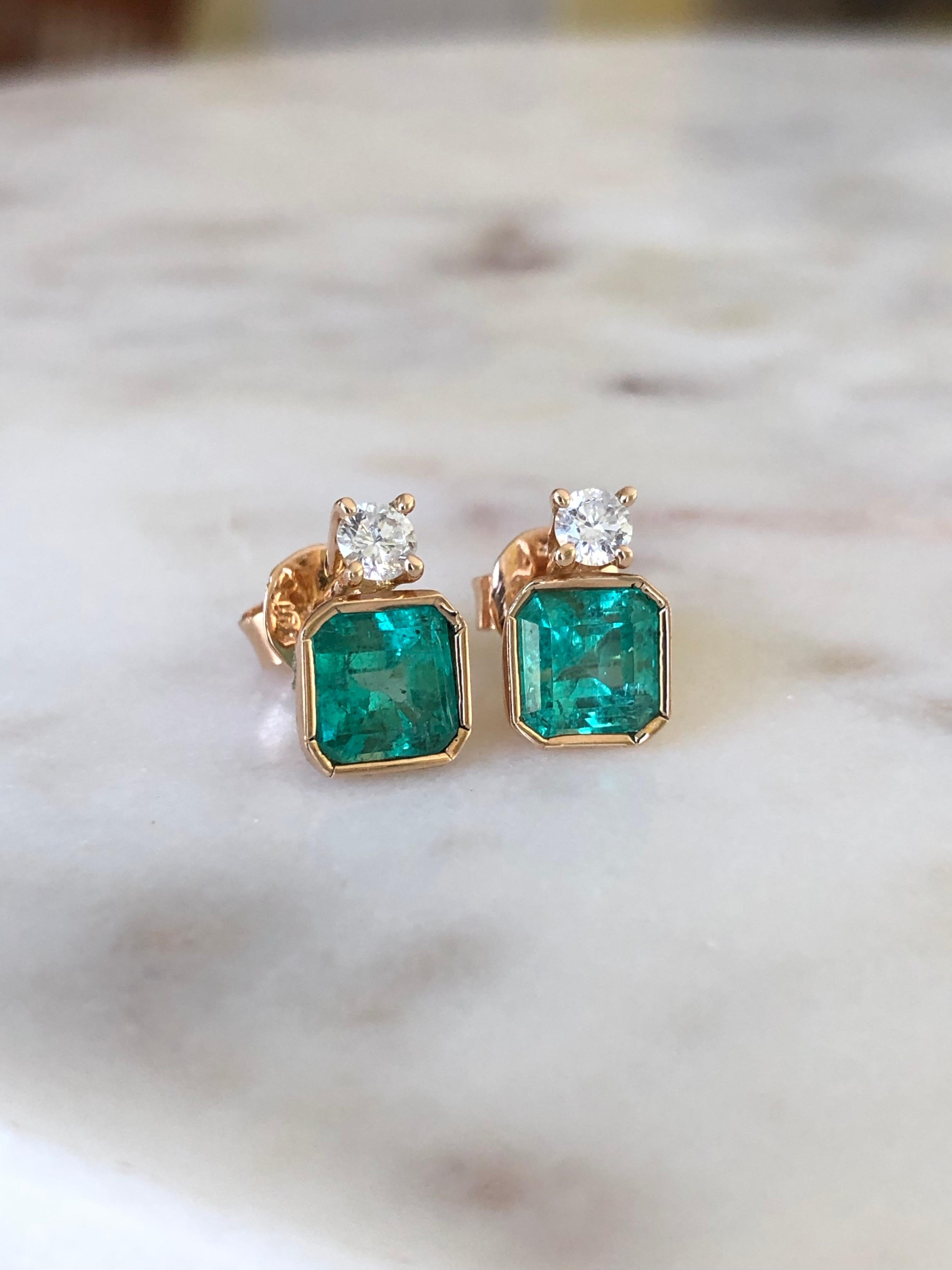 Square Natural Colombian Emerald and Diamond Stud Earrings Gold For Sale 1