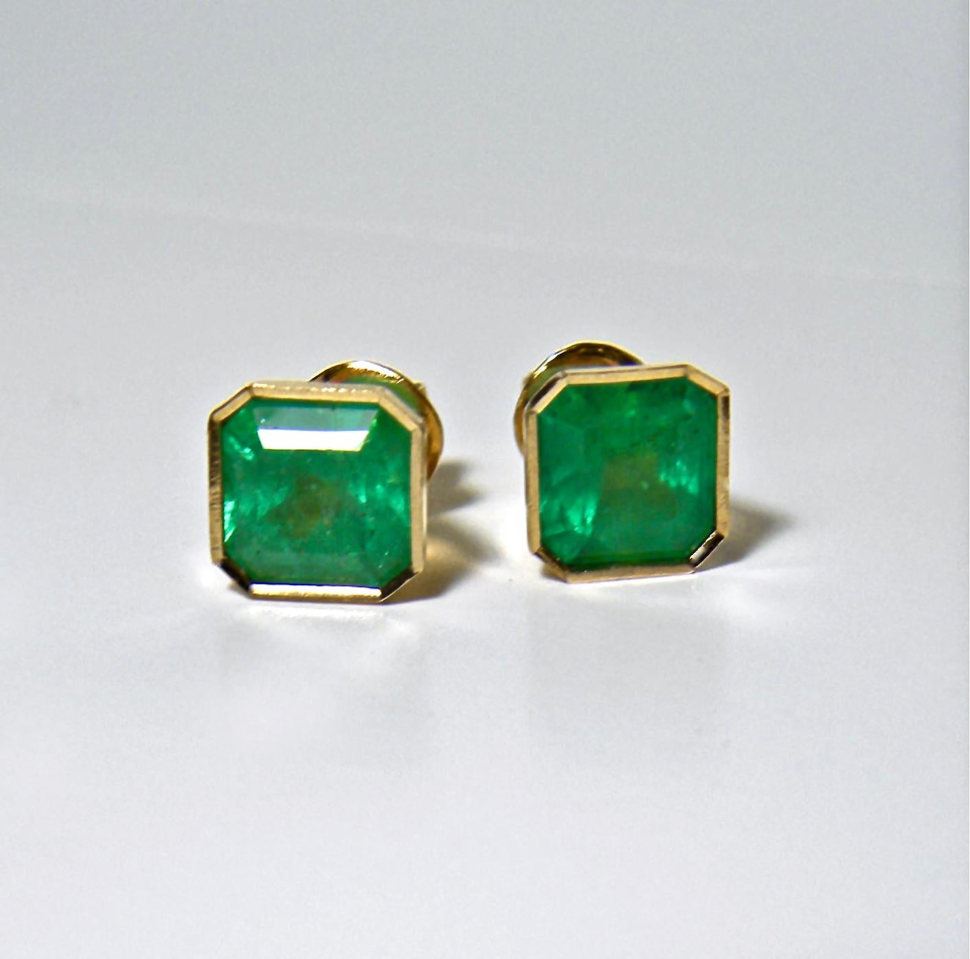Gorgeous medium intense green color Colombian emeralds with very good clarity, square stud earrings. The Total Weight of both Emeralds is 4.82 carats. 
Total earrings weigh 4.4 grams,  18K yellow gold
Studs/ Bezel set / Push backs 
Comments: