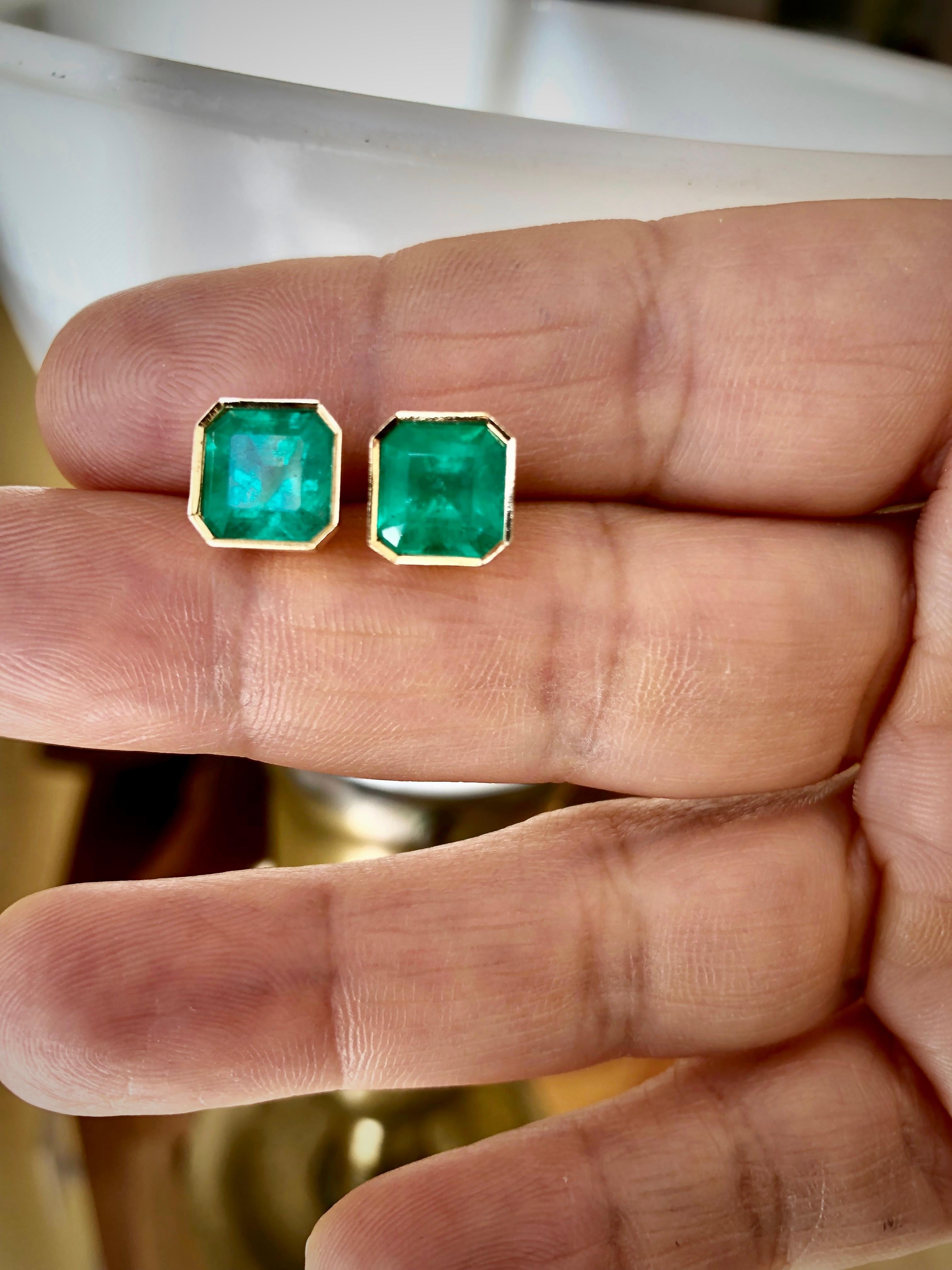 Women's or Men's Square Natural Colombian Emerald Stud Earrings 18 Karat