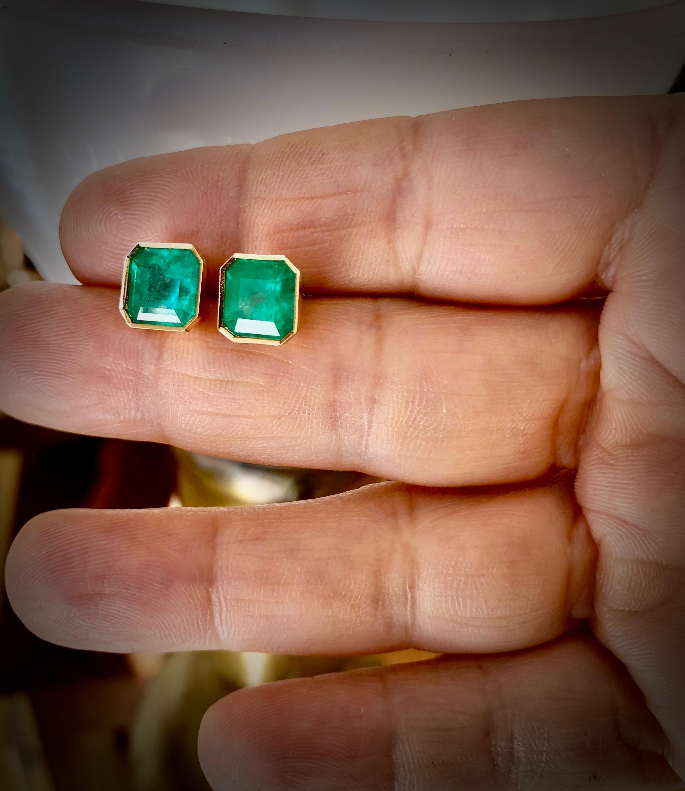 Square Natural Colombian Emerald Stud Earrings 18 Karat 3