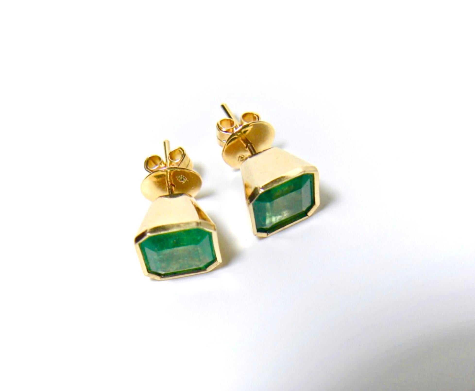 Square Natural Colombian Emerald Stud Earrings 18 Karat 2
