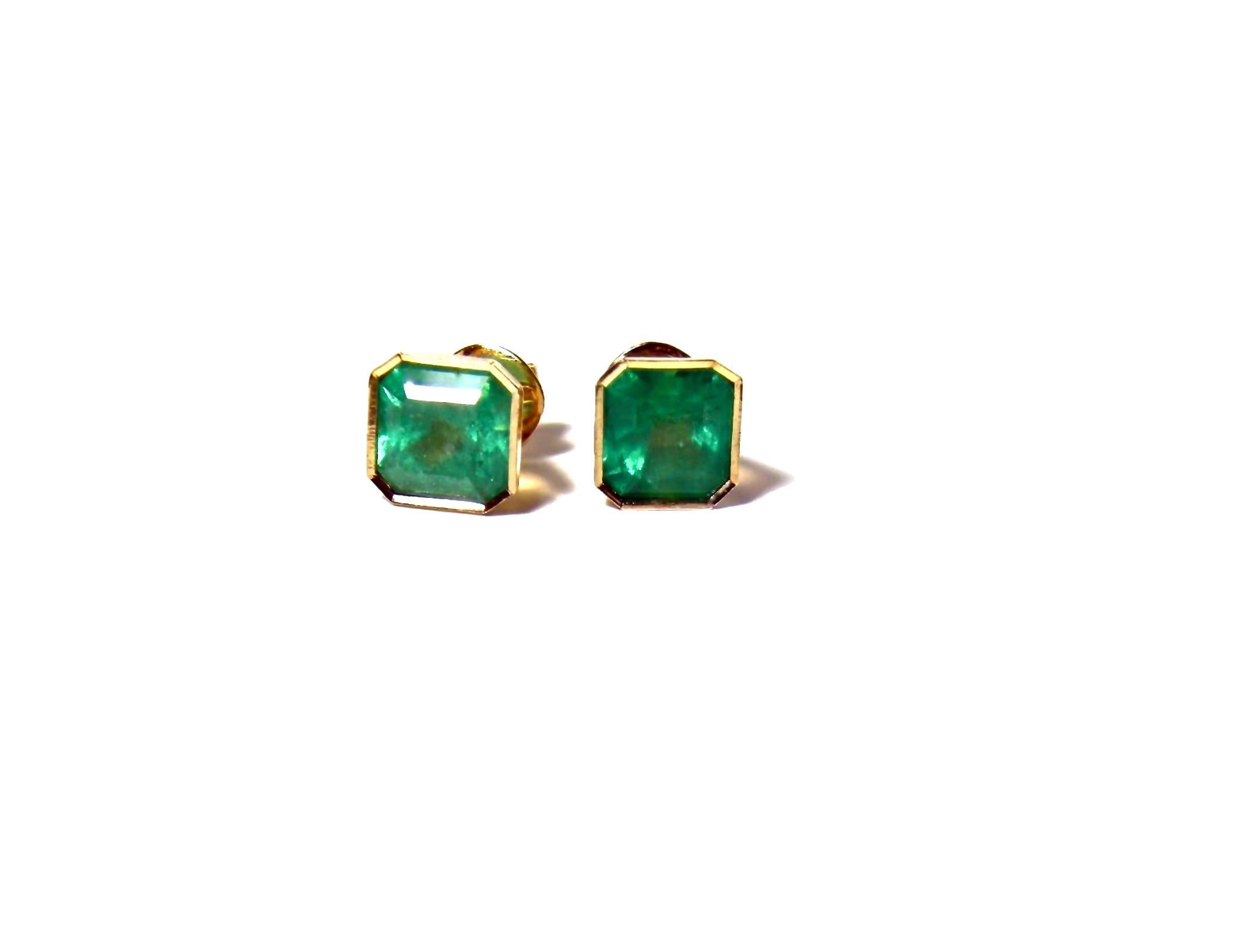 Square Natural Colombian Emerald Stud Earrings 18 Karat 1