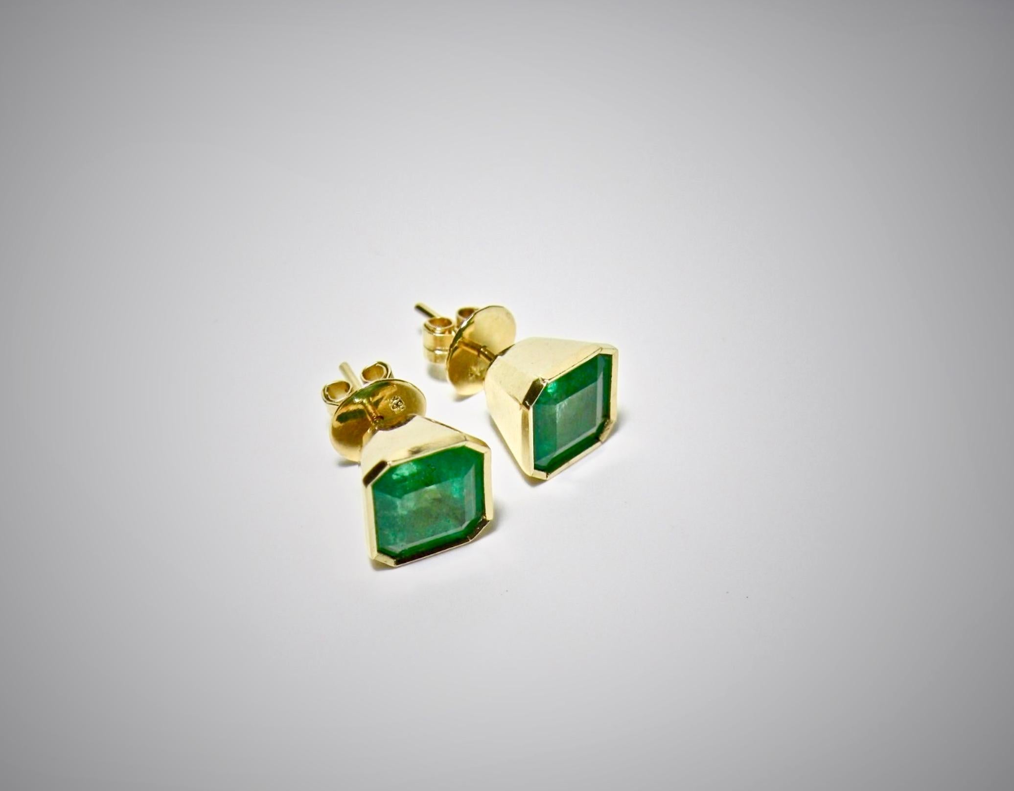 Square Natural Colombian Emerald Stud Earrings 18 Karat 5