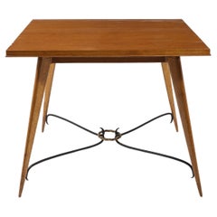 Mesa de centro cuadrada de roble con travesaño ondulado, Francia Década de 1940