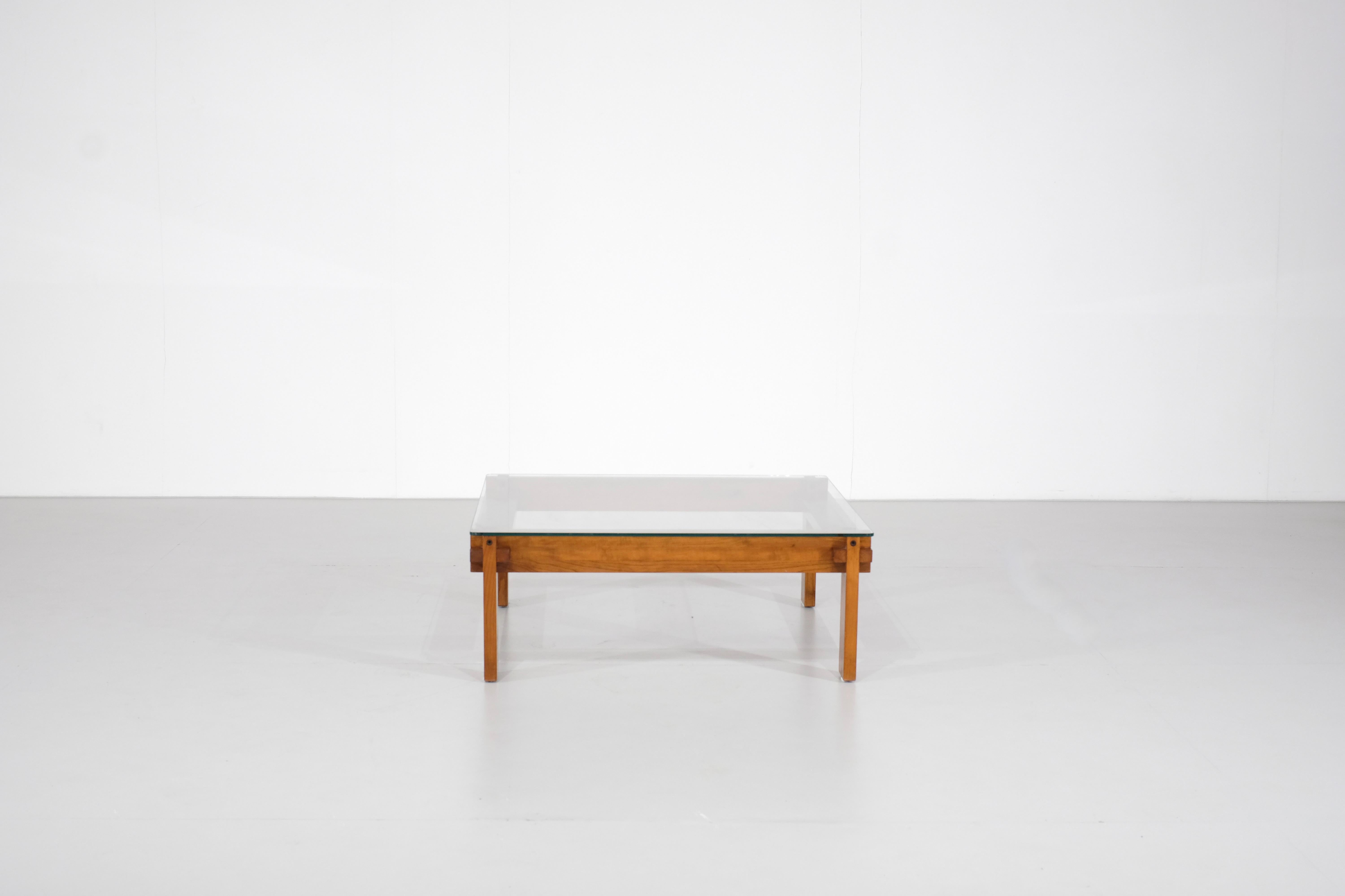 Square oak coffee table, Italy - 1970s For Sale 4