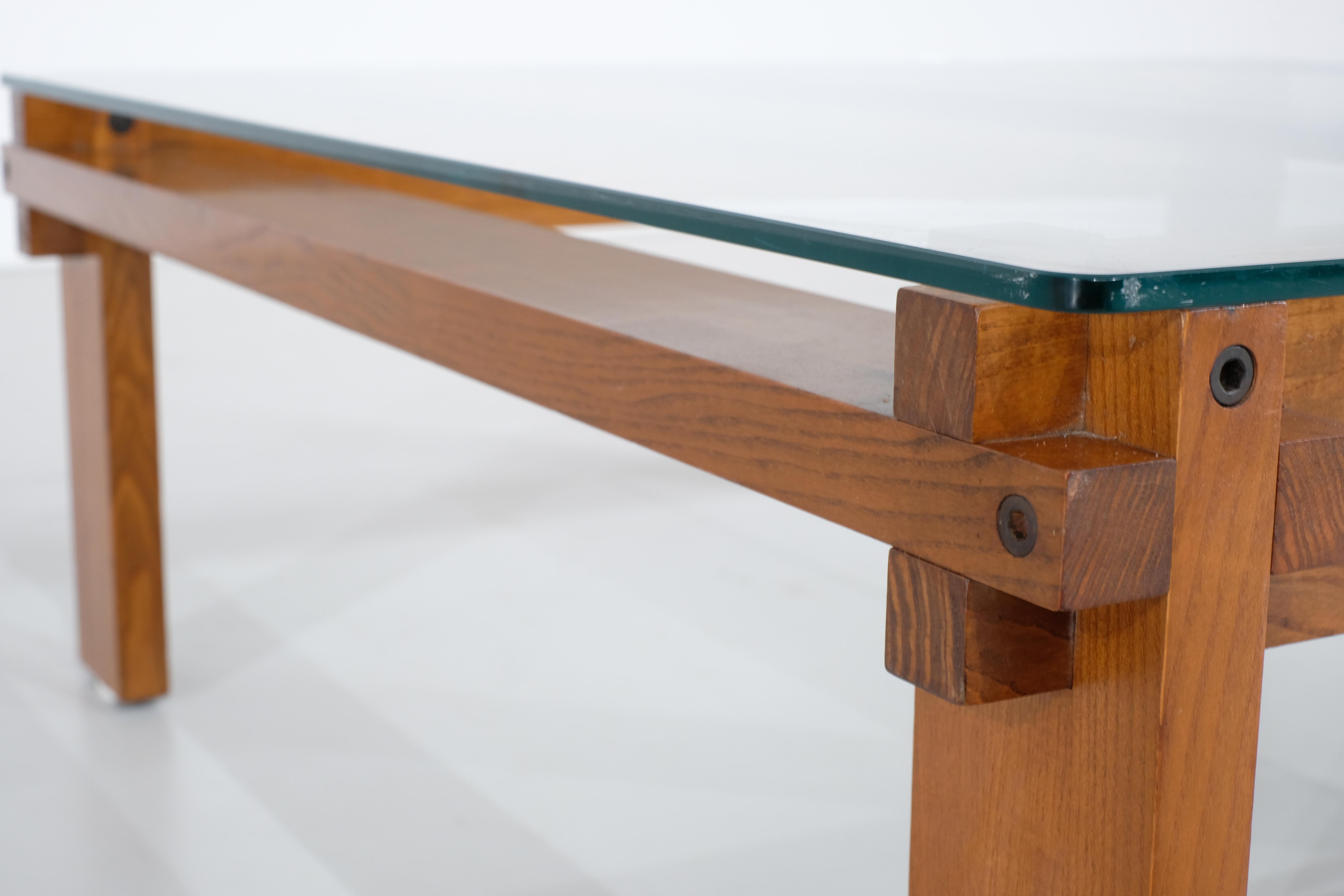 Square oak coffee table, Italy - 1970s In Excellent Condition For Sale In Uccle, Bruxelles