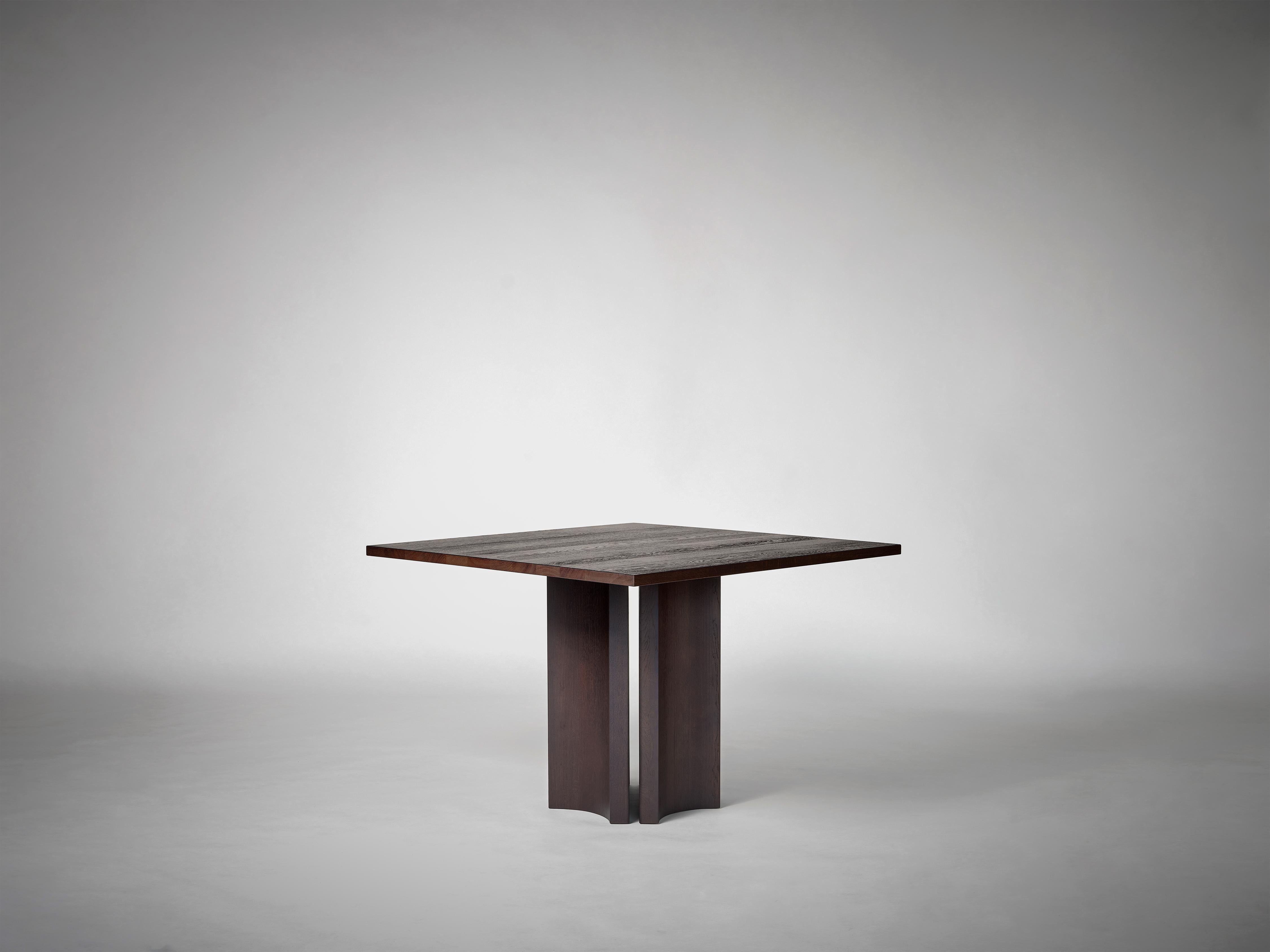Square Oak Dining Table in Solid Dark Brown European Oak - Aperta by Mokko In New Condition For Sale In Amsterdam, NL