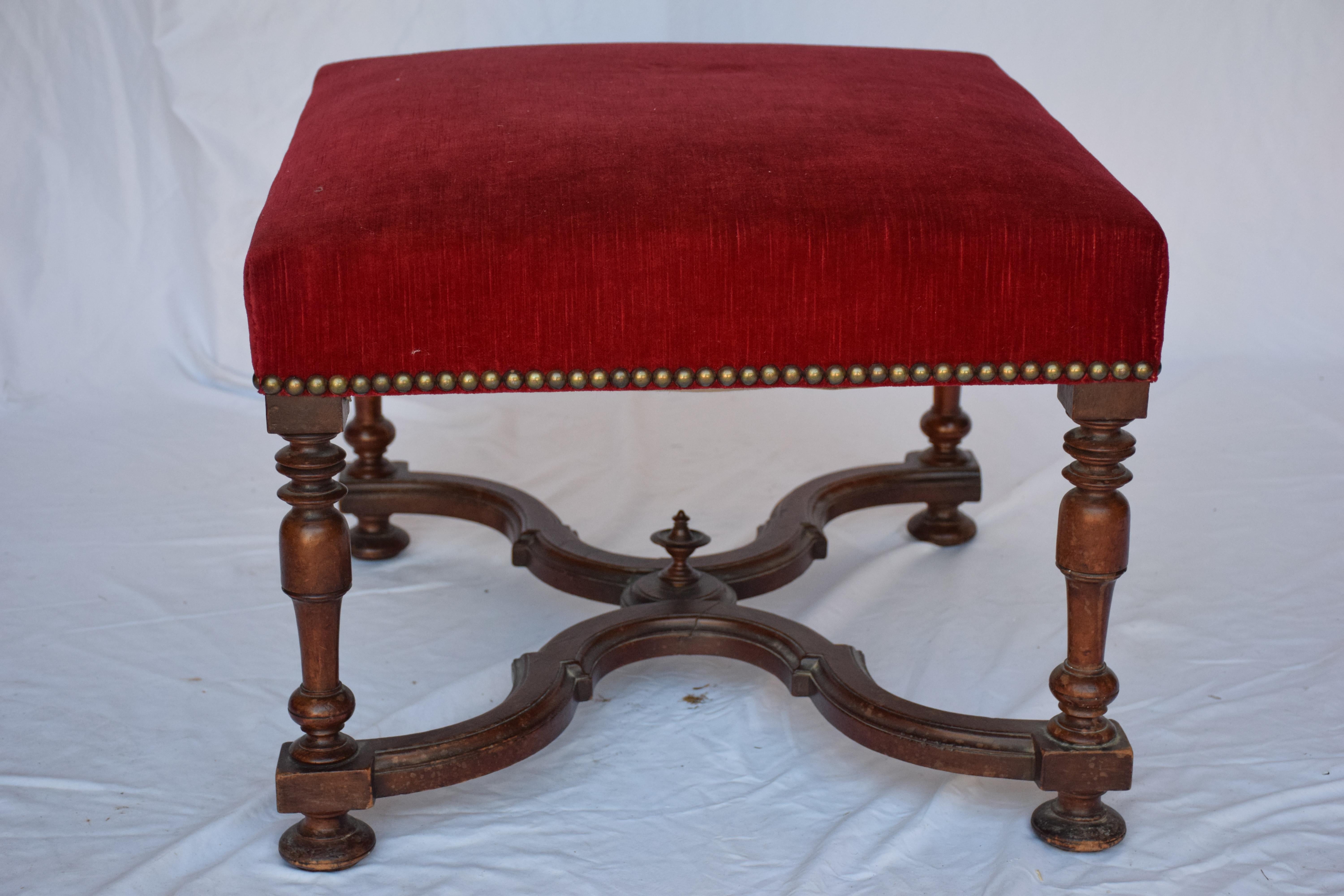 19th Century Elegant Oak Upholstered Ottoman For Sale
