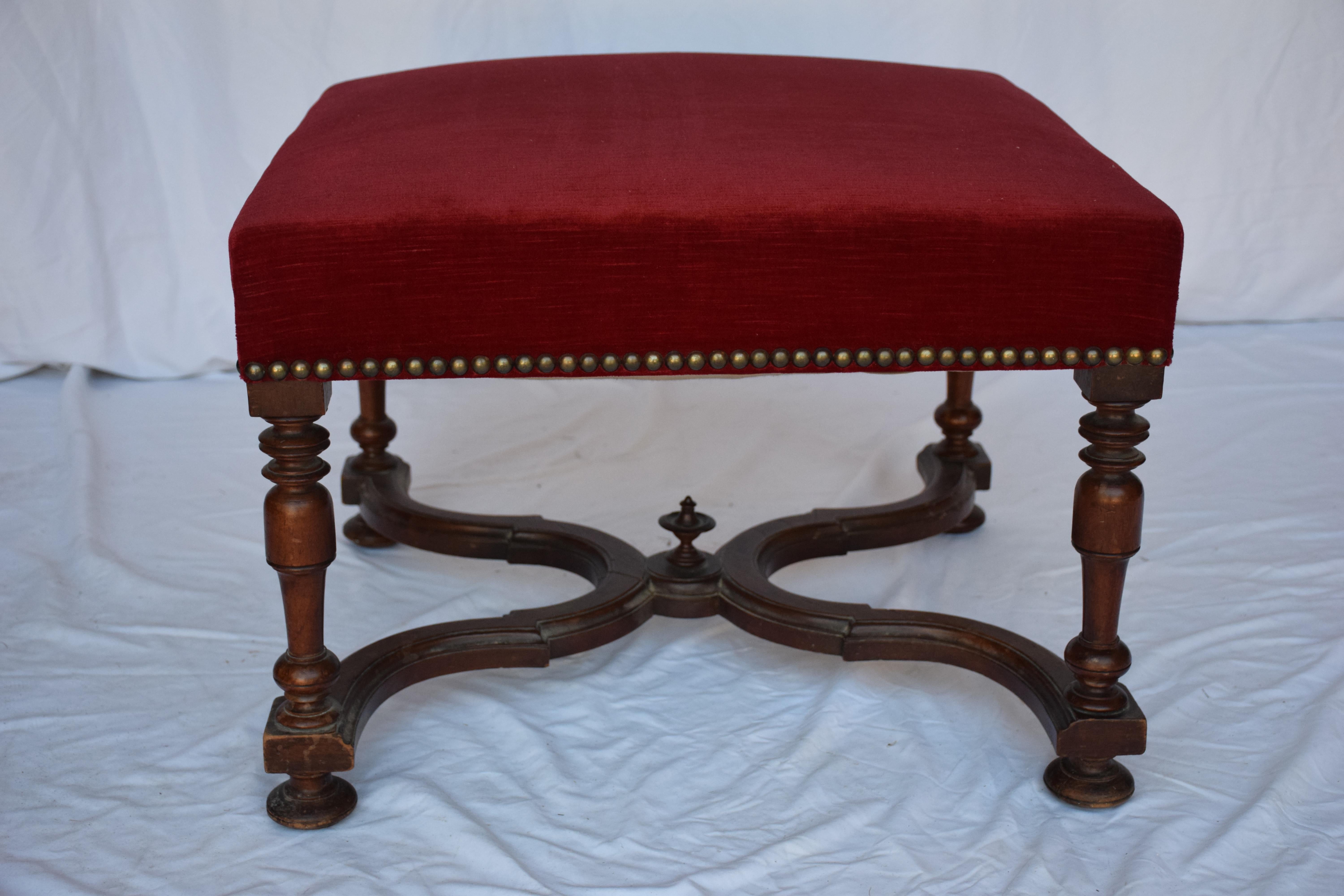 Elegant Oak Upholstered Ottoman For Sale 2