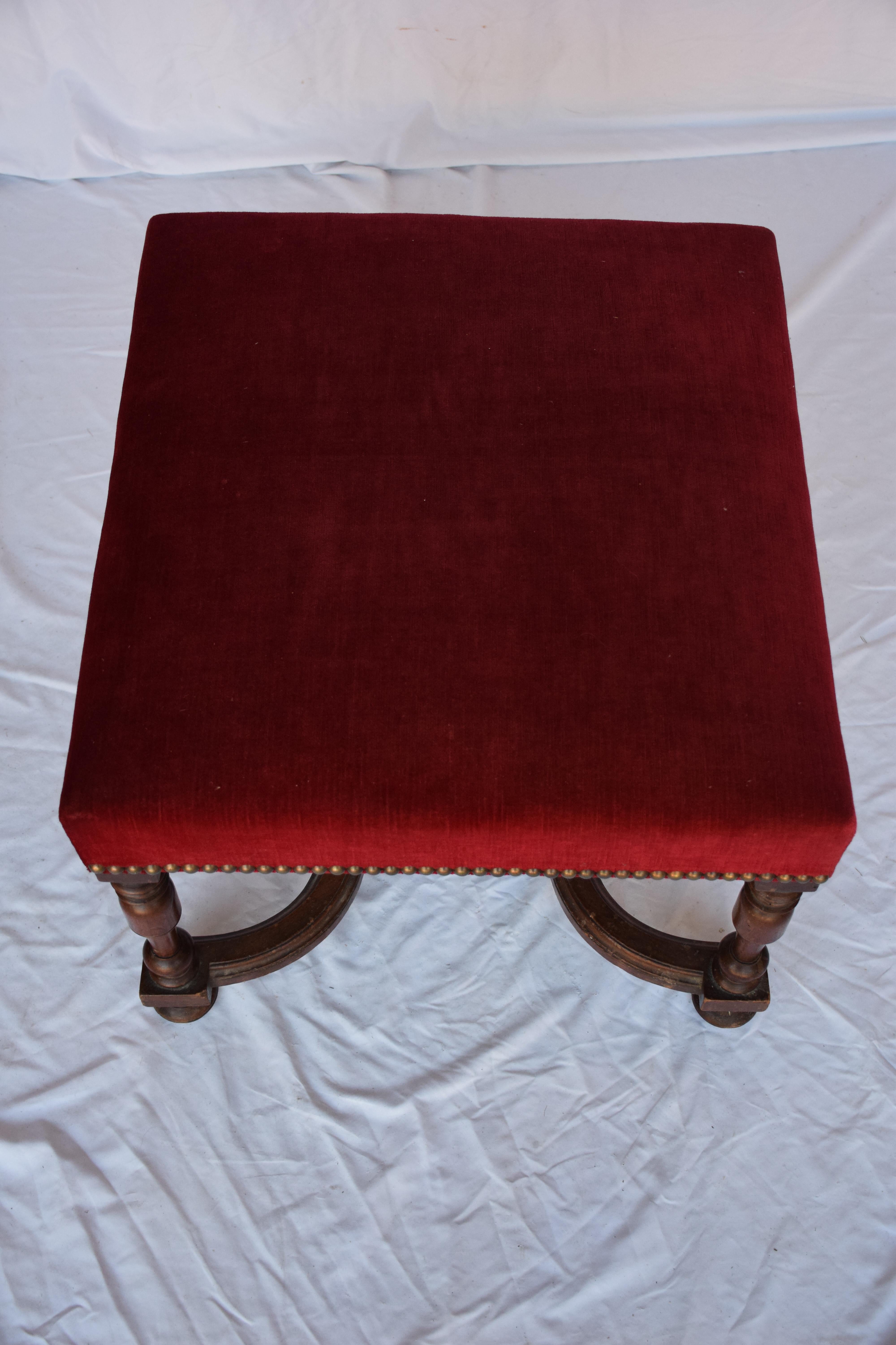 Elegant Oak Upholstered Ottoman For Sale 4